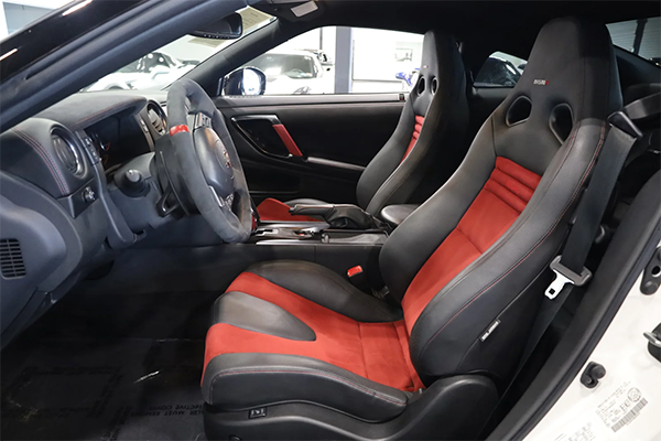 2016 Nissan GT-R NISMO Seats