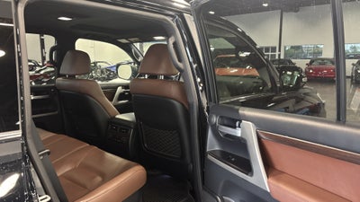 2018 Toyota Land Cruiser Base