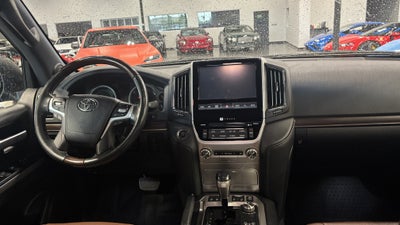 2018 Toyota Land Cruiser Base