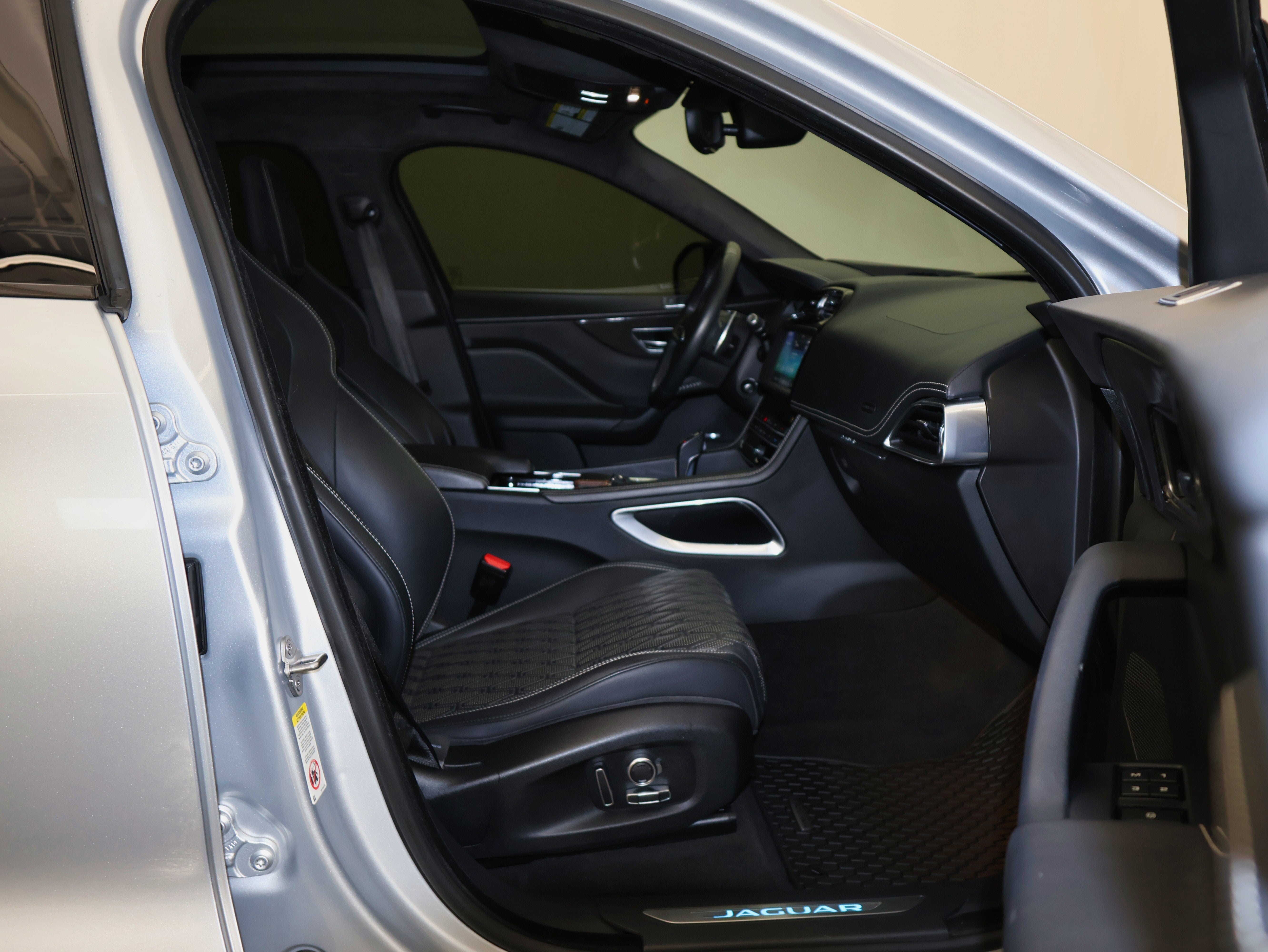 2020 Jaguar F-PACE SVR