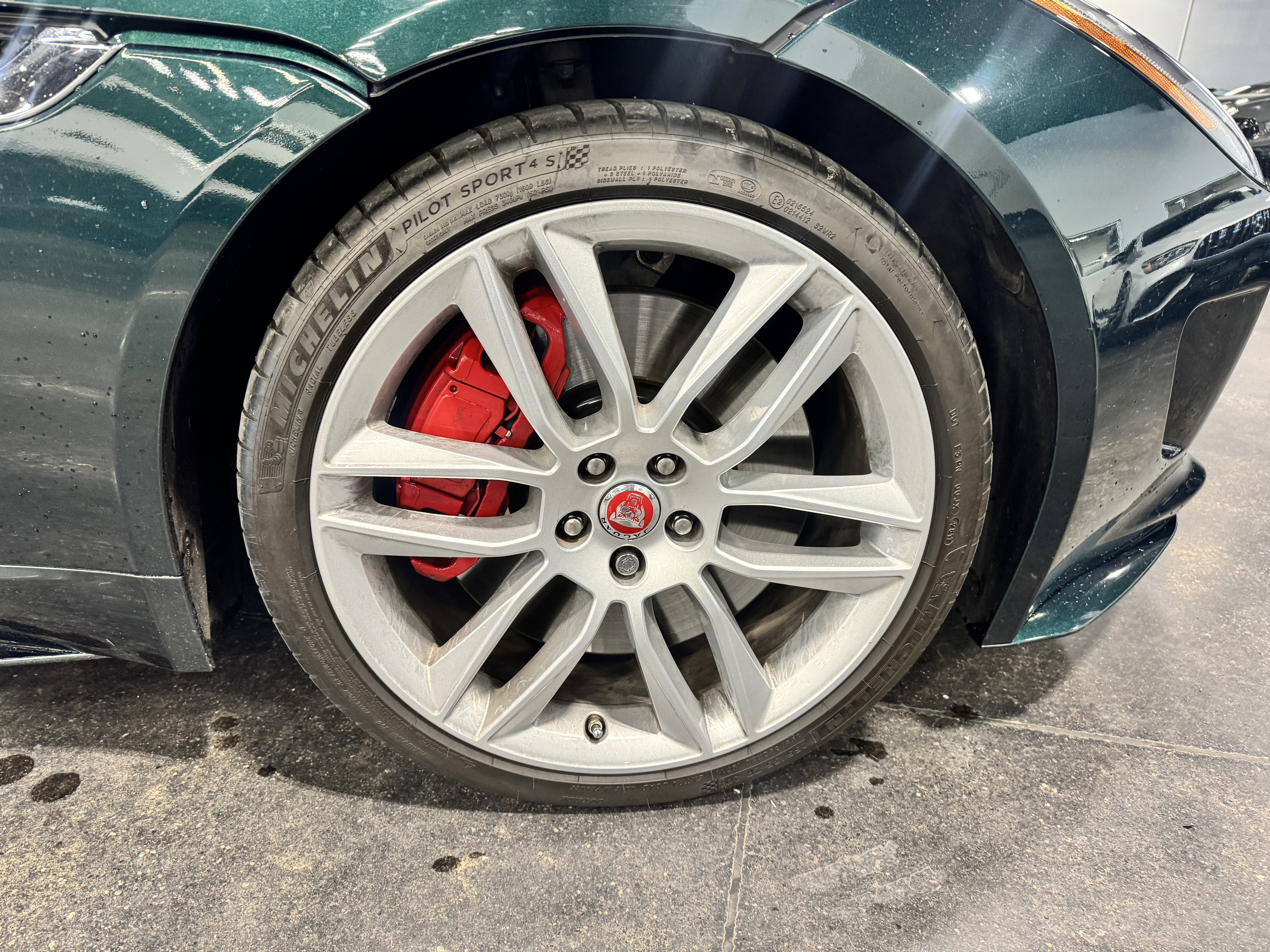 2016 Jaguar F-TYPE R