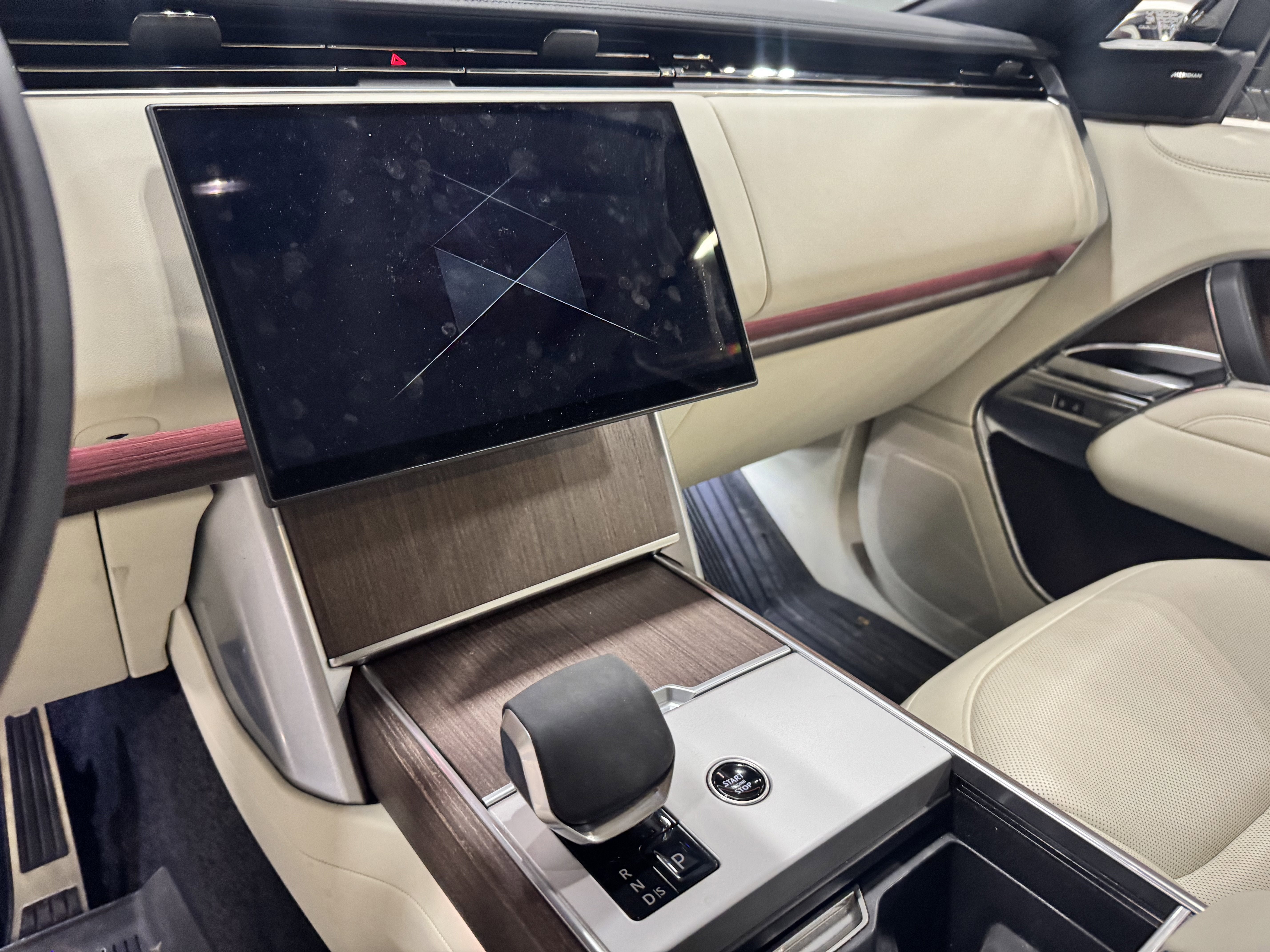 2025 Land Rover Range Rover SE