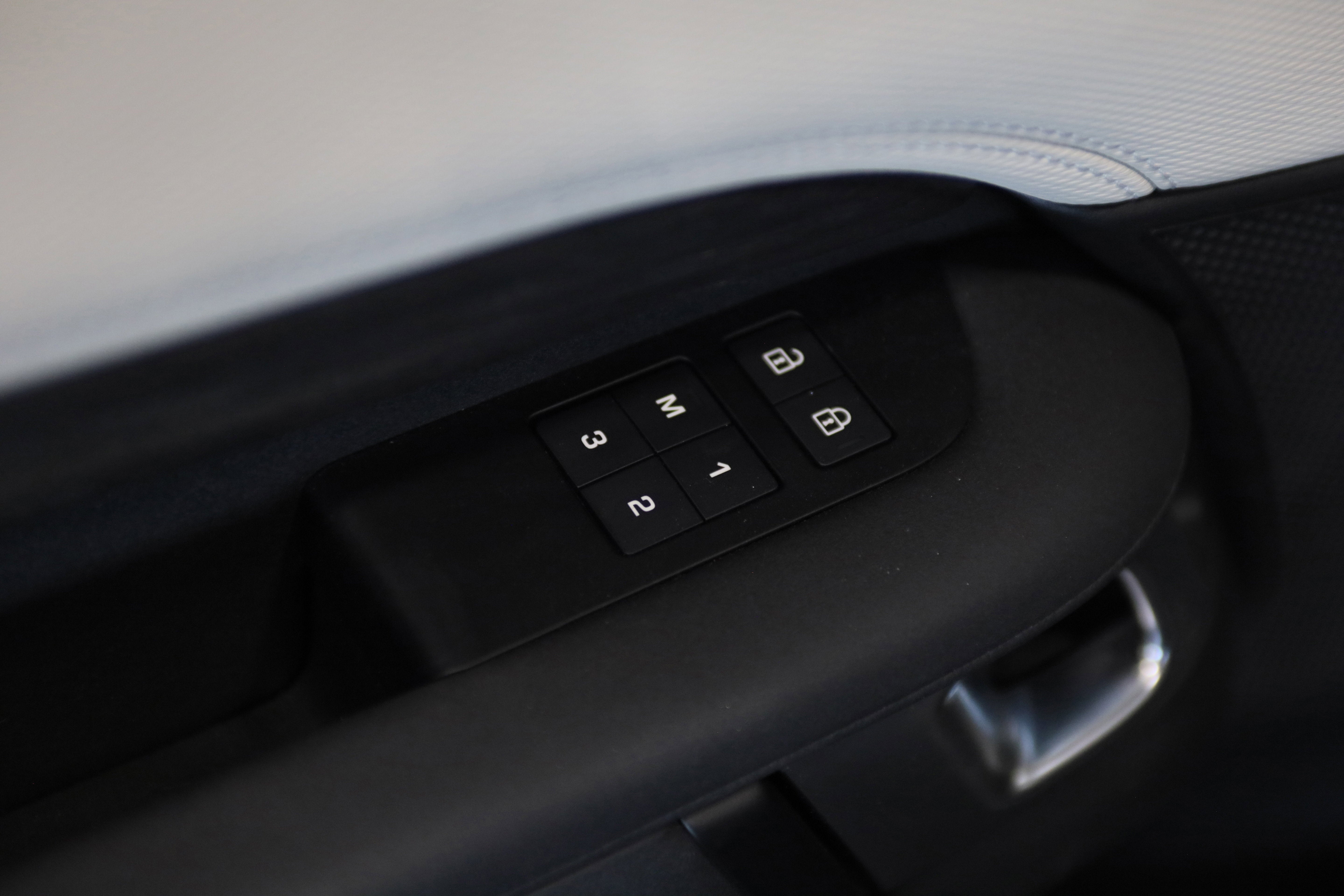 2023 Land Rover Discovery S R-Dynamic