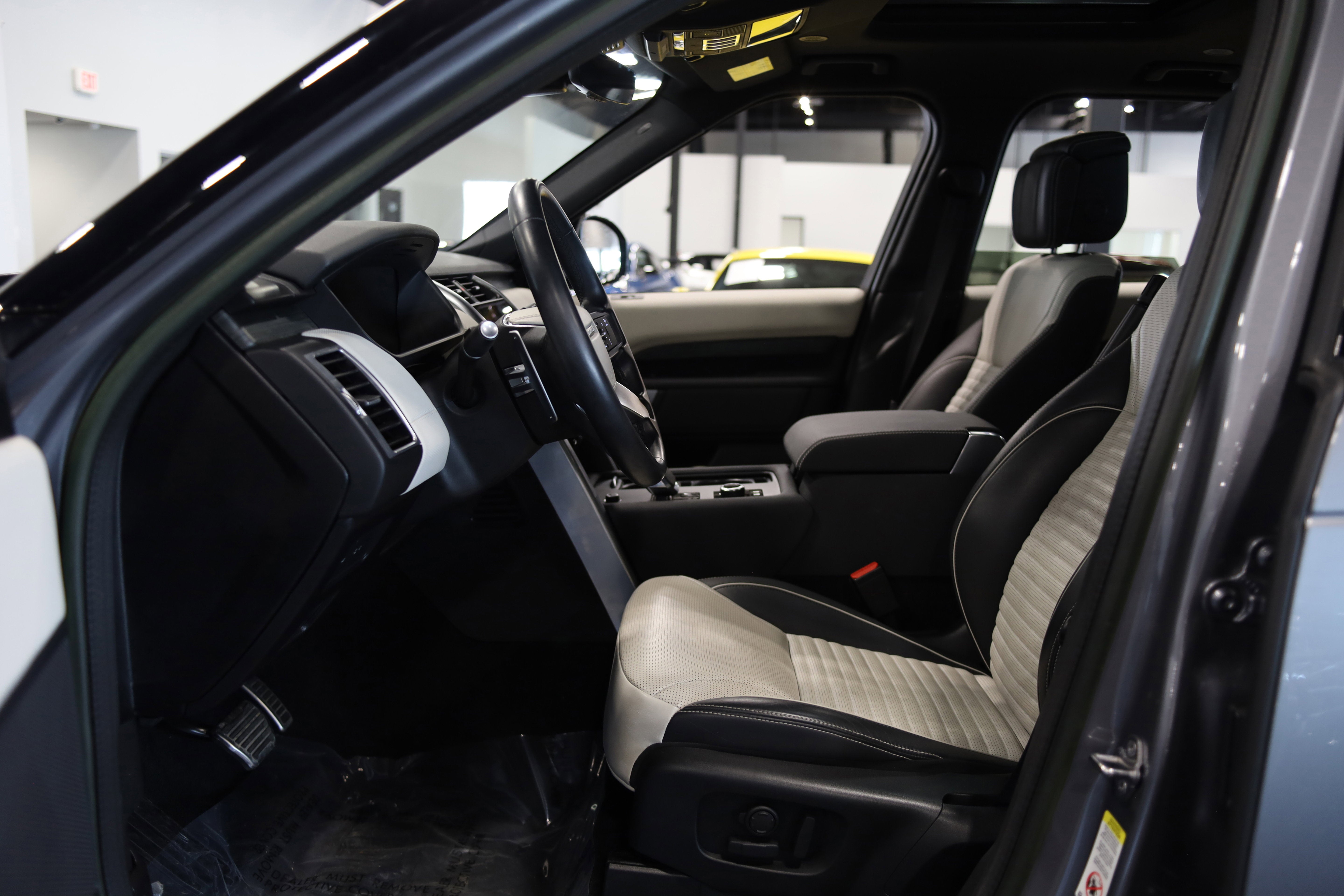 2023 Land Rover Discovery S R-Dynamic