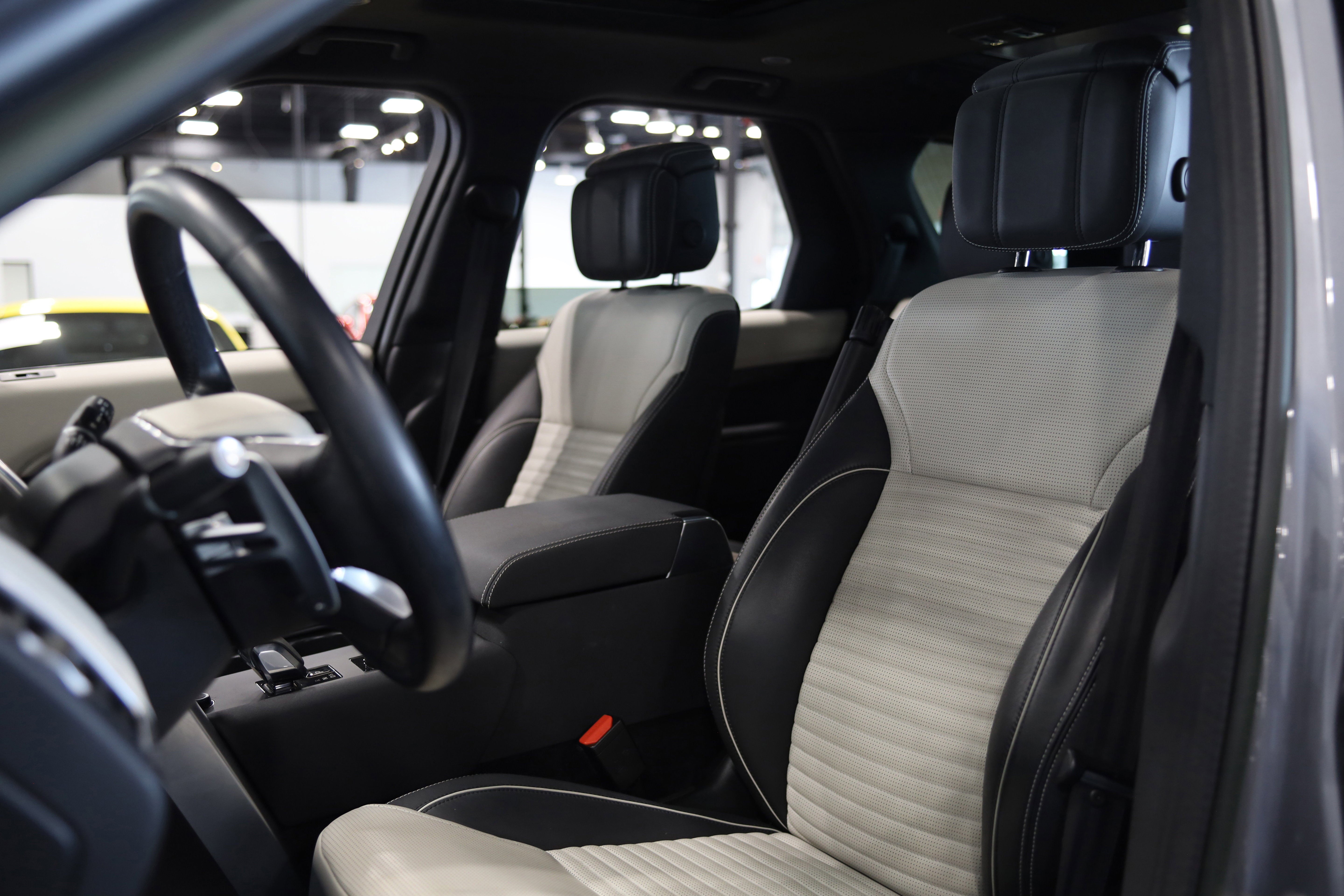 2023 Land Rover Discovery S R-Dynamic