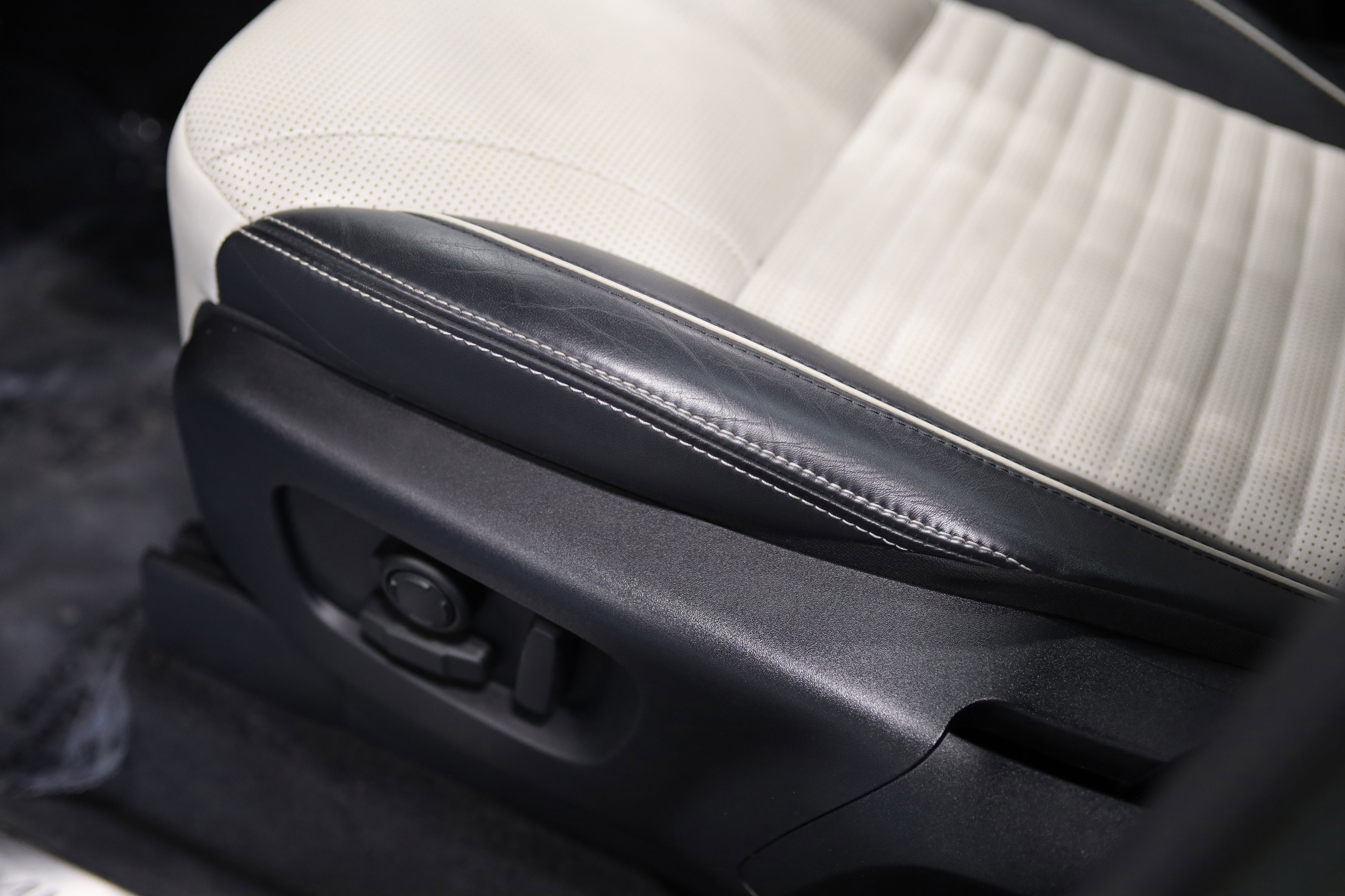 2023 Land Rover Discovery S R-Dynamic