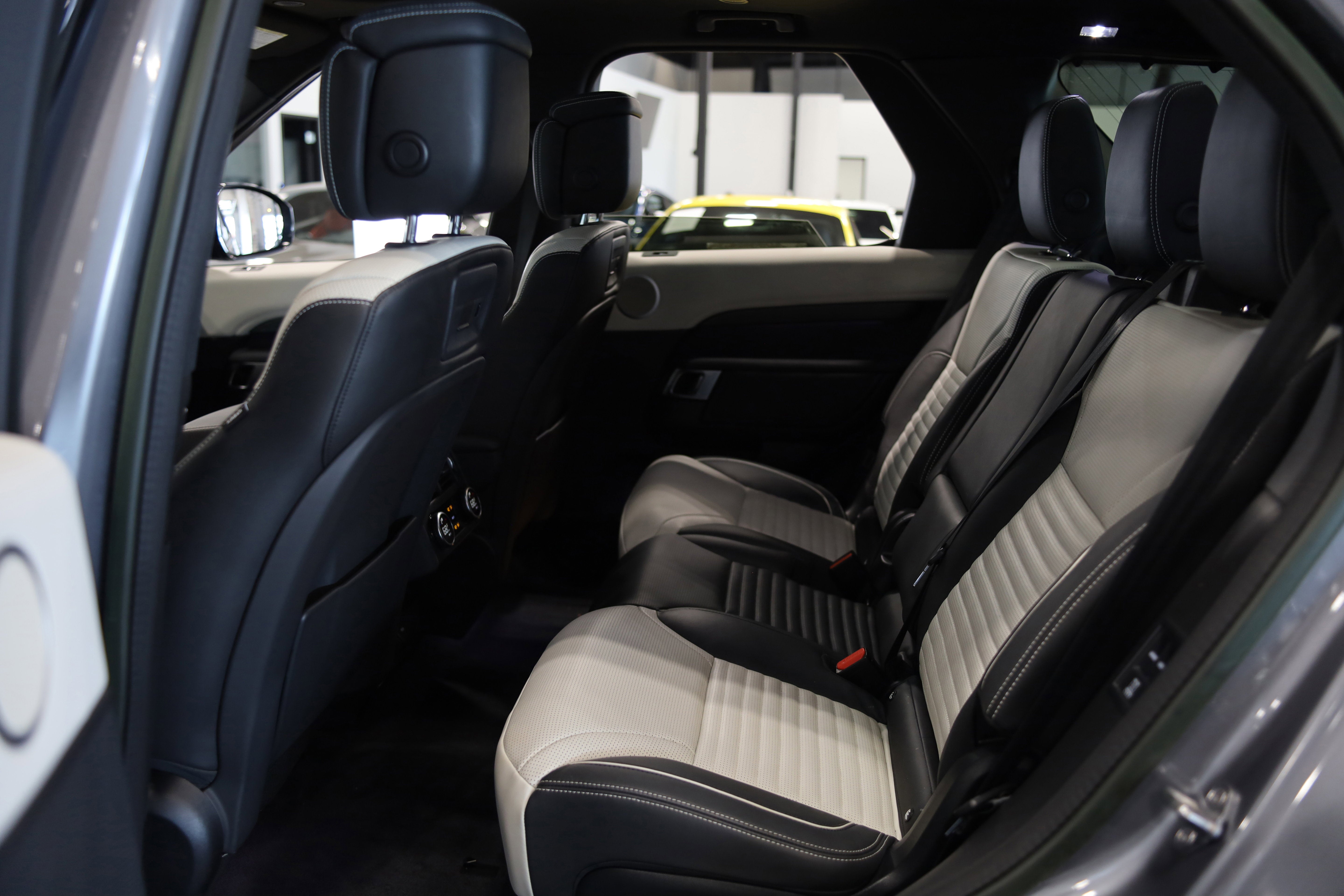 2023 Land Rover Discovery S R-Dynamic