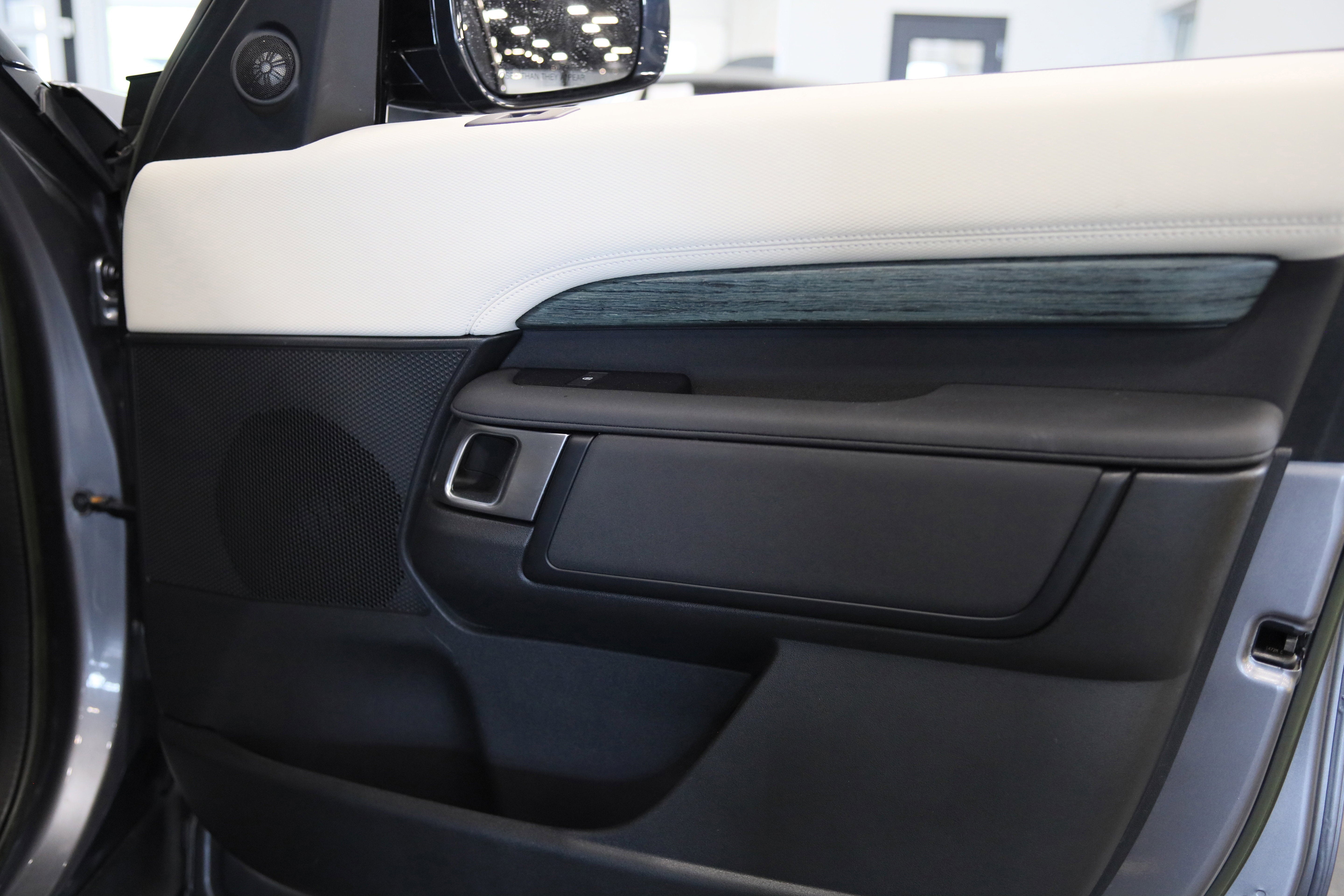 2023 Land Rover Discovery S R-Dynamic