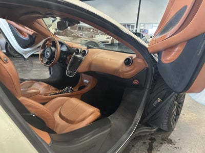 2017 McLaren 570GT Base