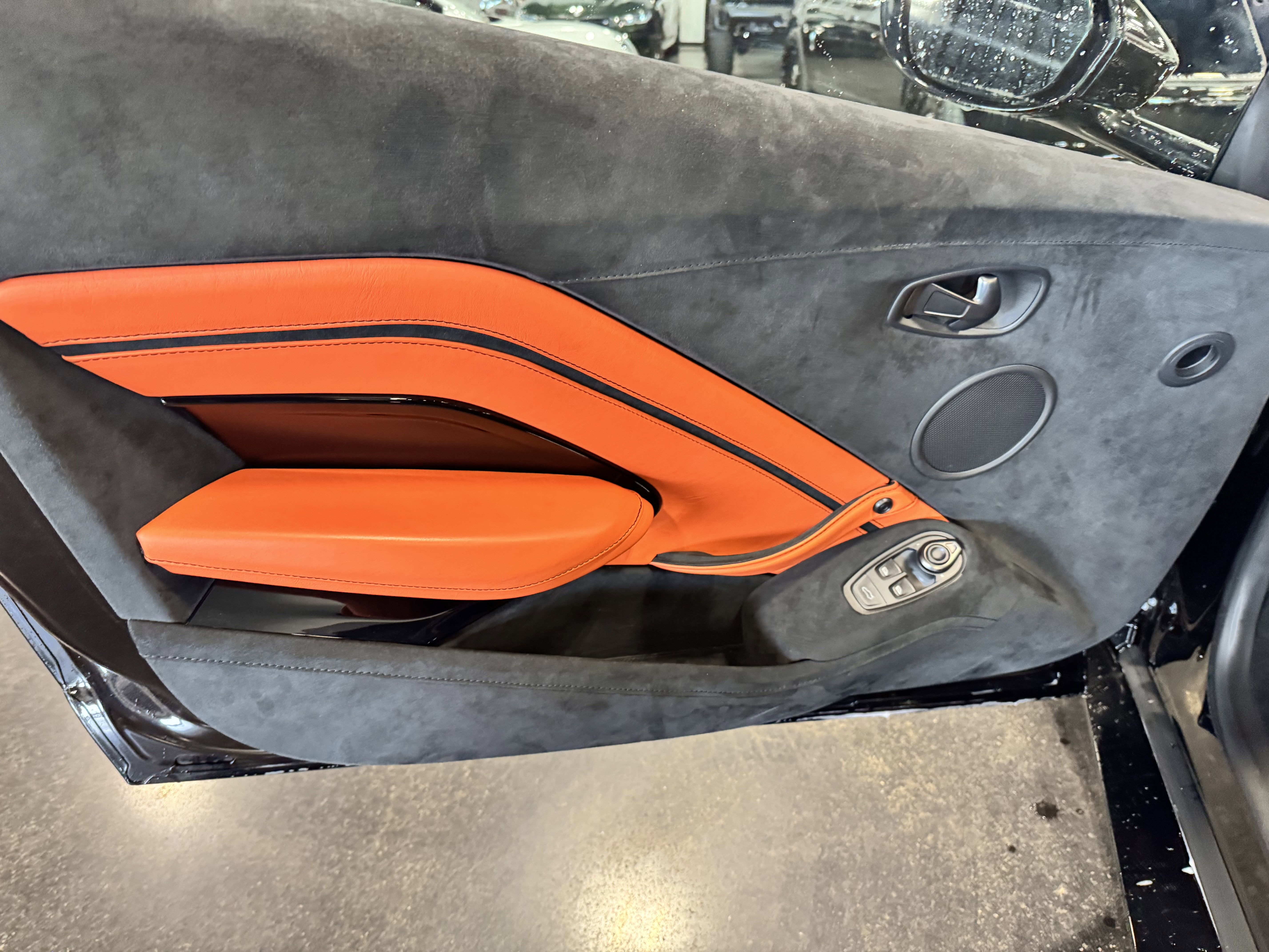 2020 Aston Martin Vantage Base