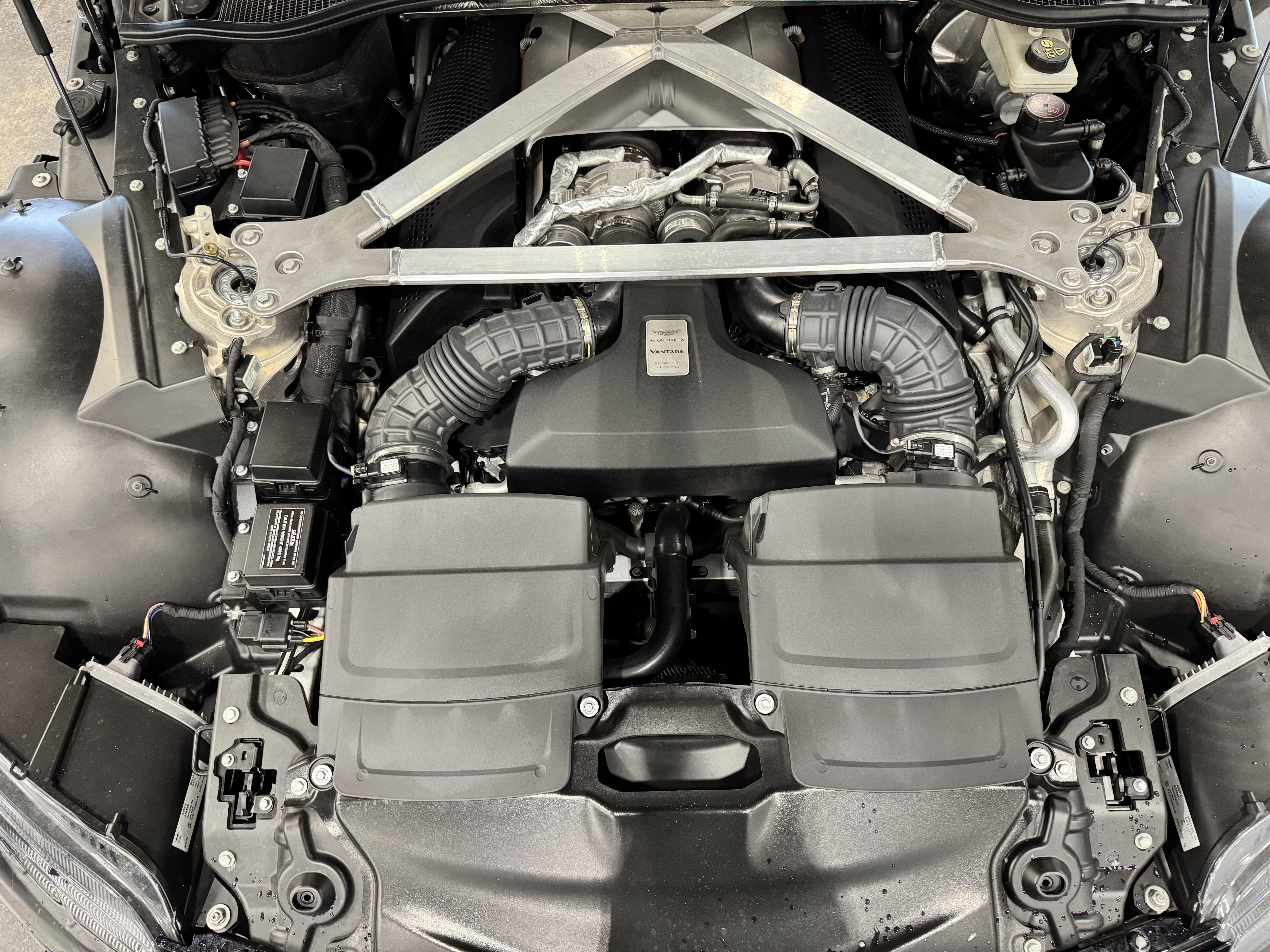 2020 Aston Martin Vantage Base