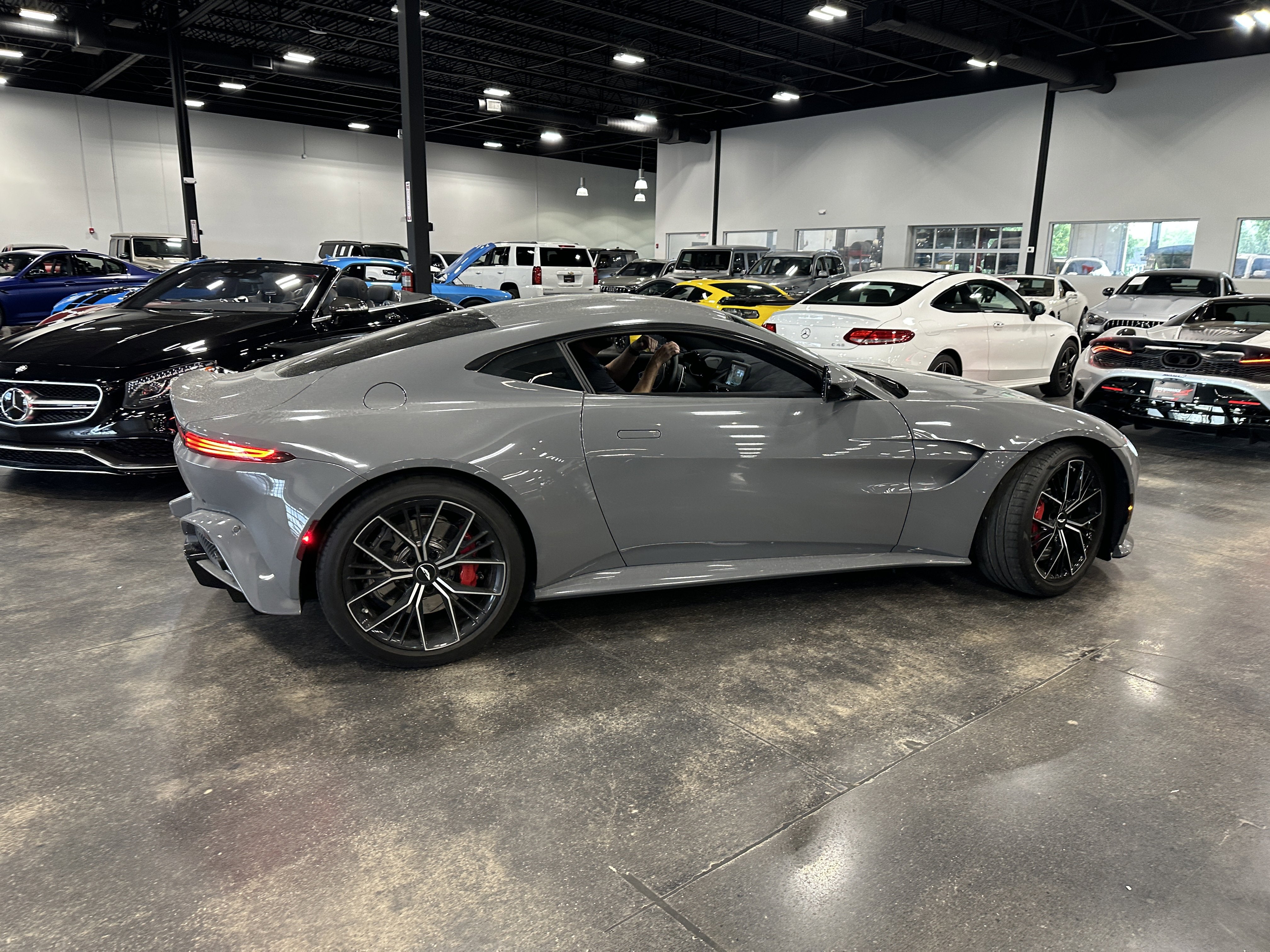 2021 Aston Martin Vantage Base