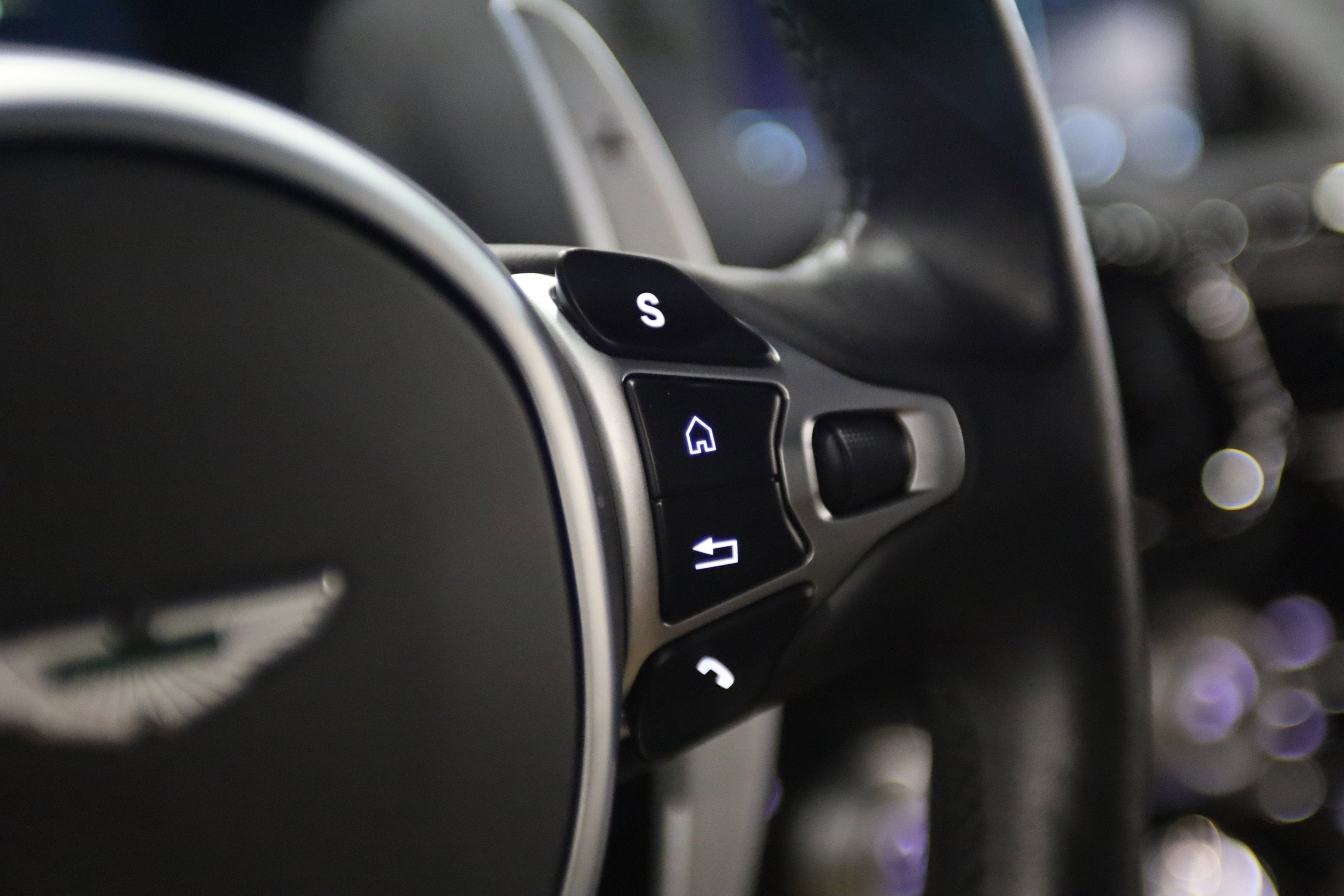 2021 Aston Martin Vantage Base