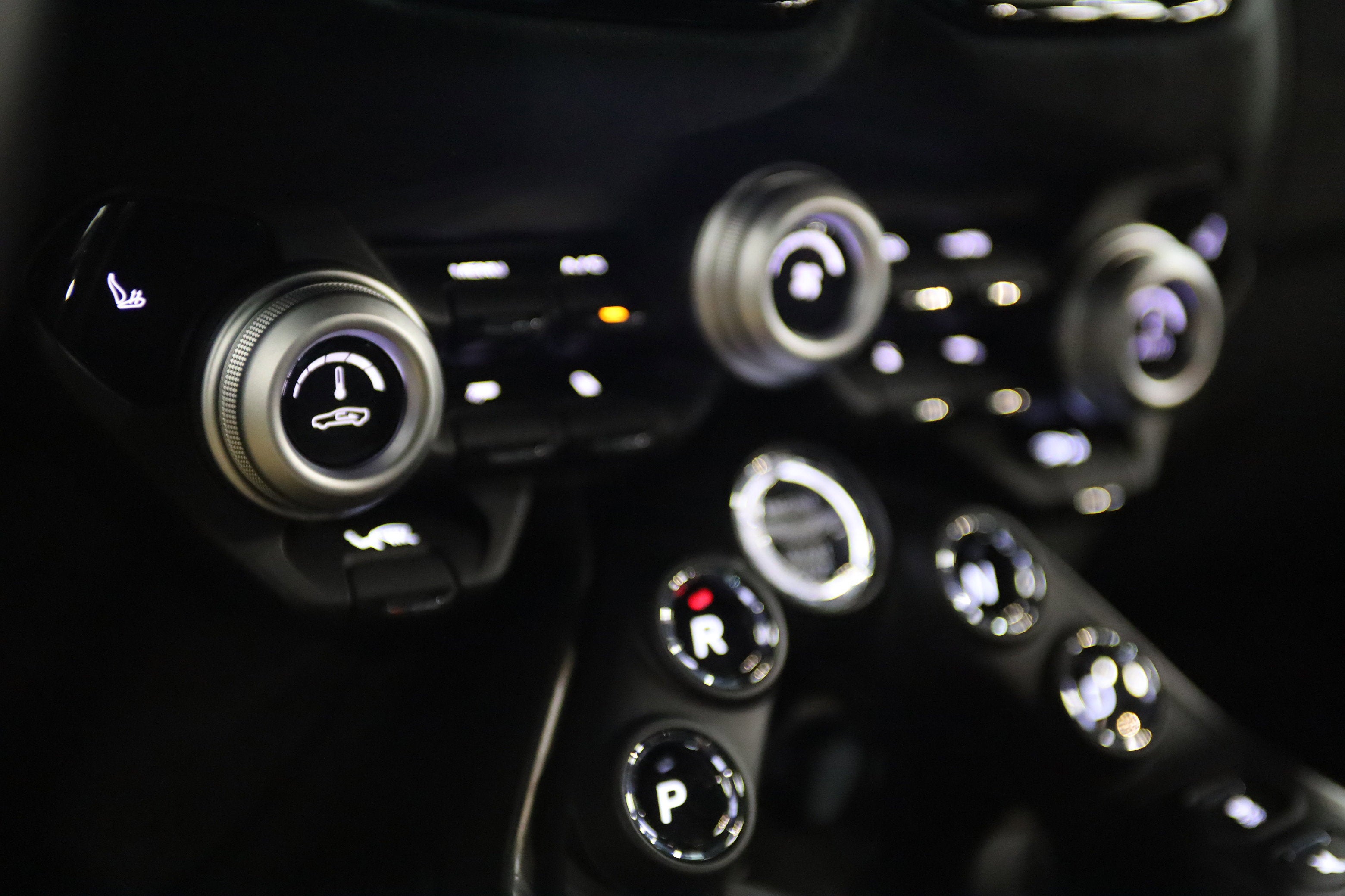 2021 Aston Martin Vantage Base