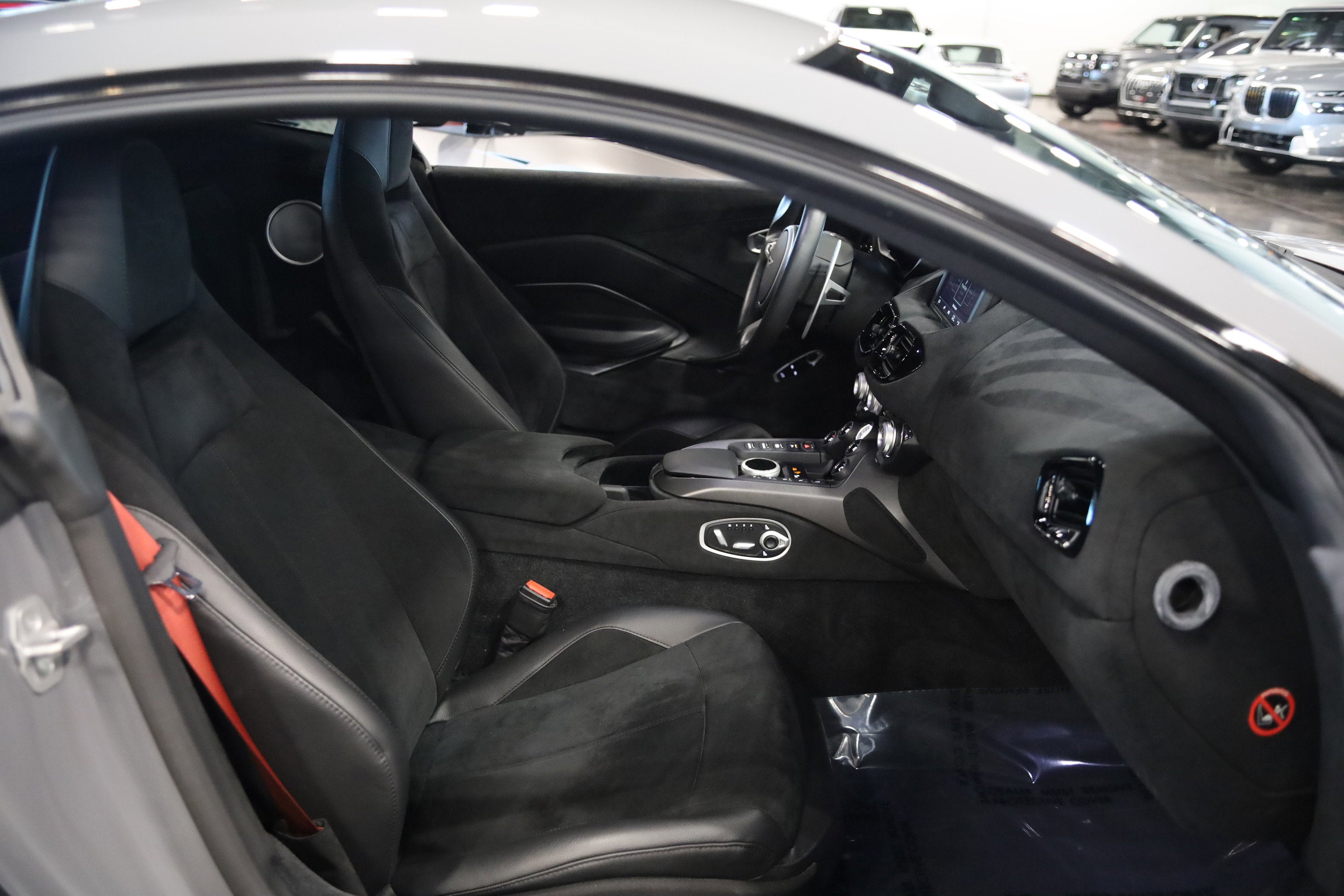 2021 Aston Martin Vantage Base