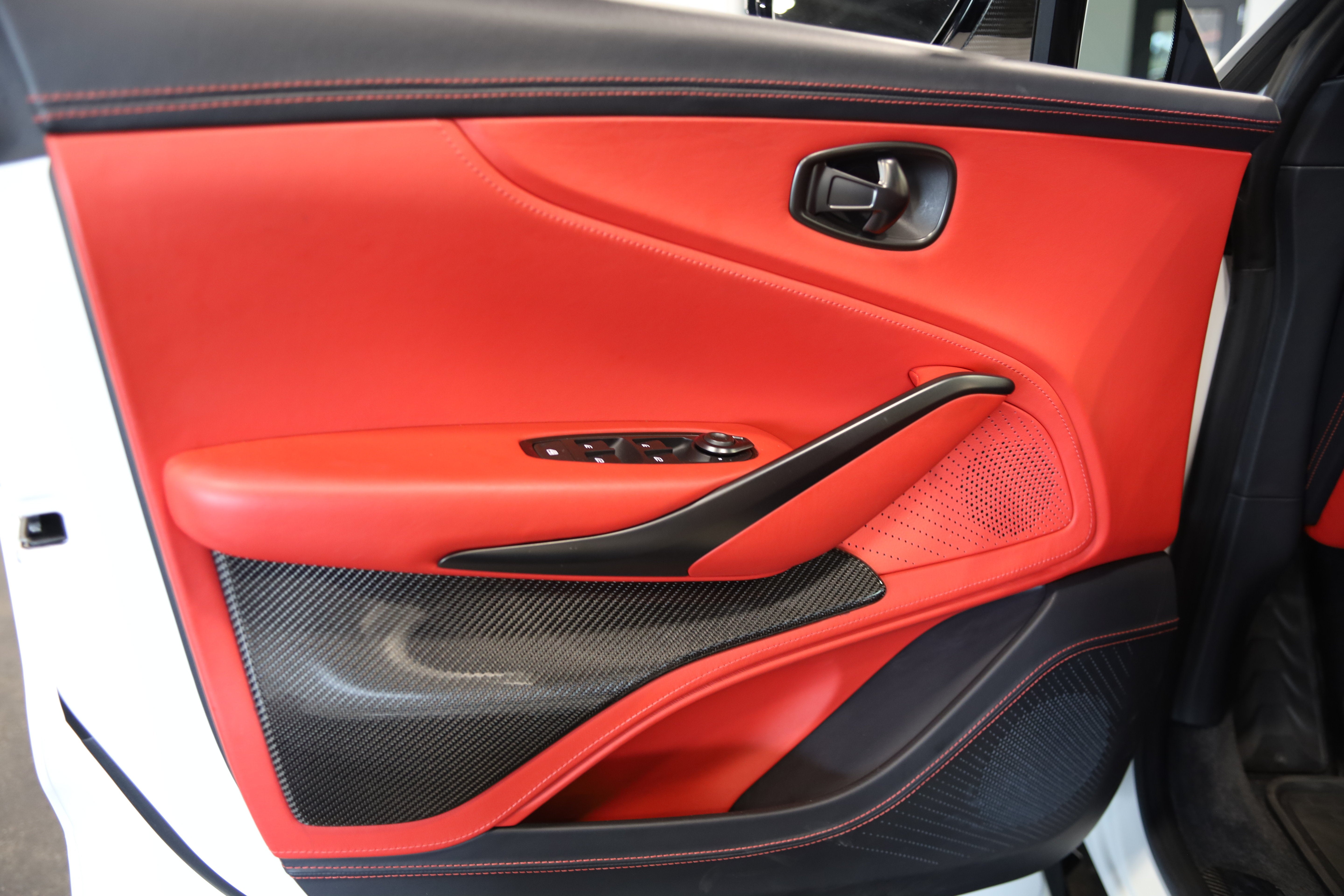 2023 Aston Martin DBX 707