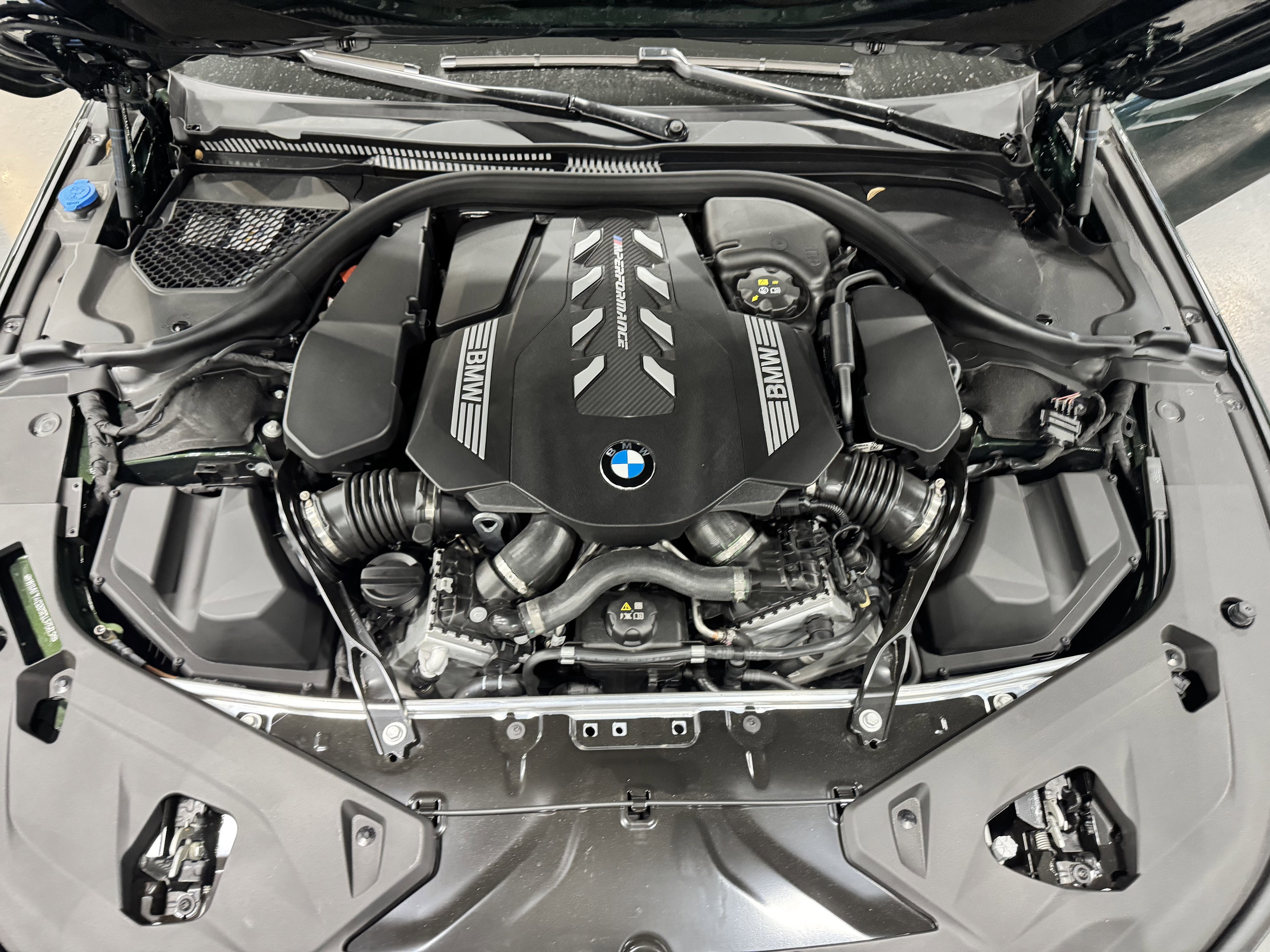 2025 BMW 8 Series M850i xDrive