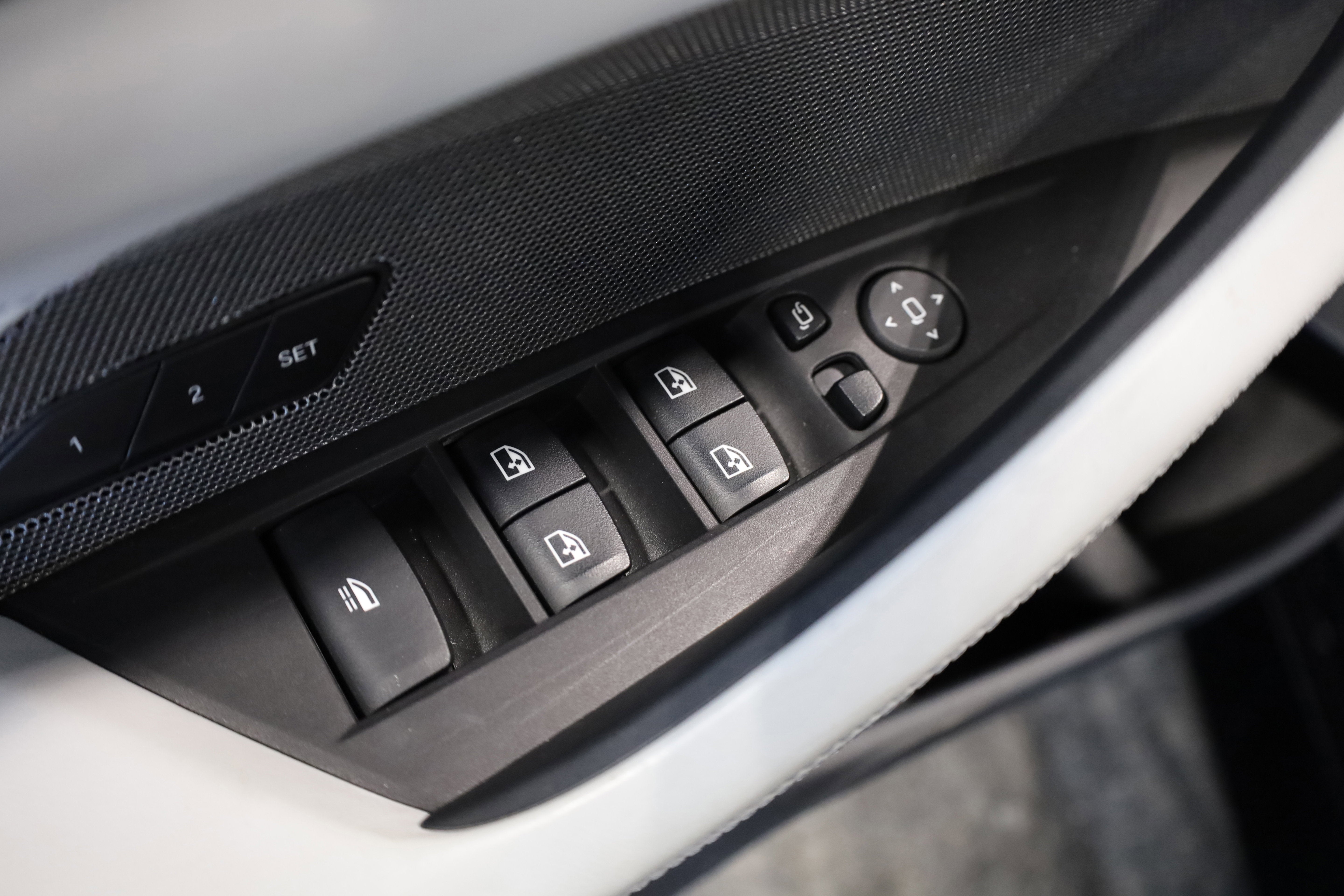 2022 BMW M4 Competition xDrive w/ Carbon Bucket Seats