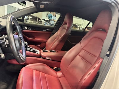2022 Porsche Panamera 4