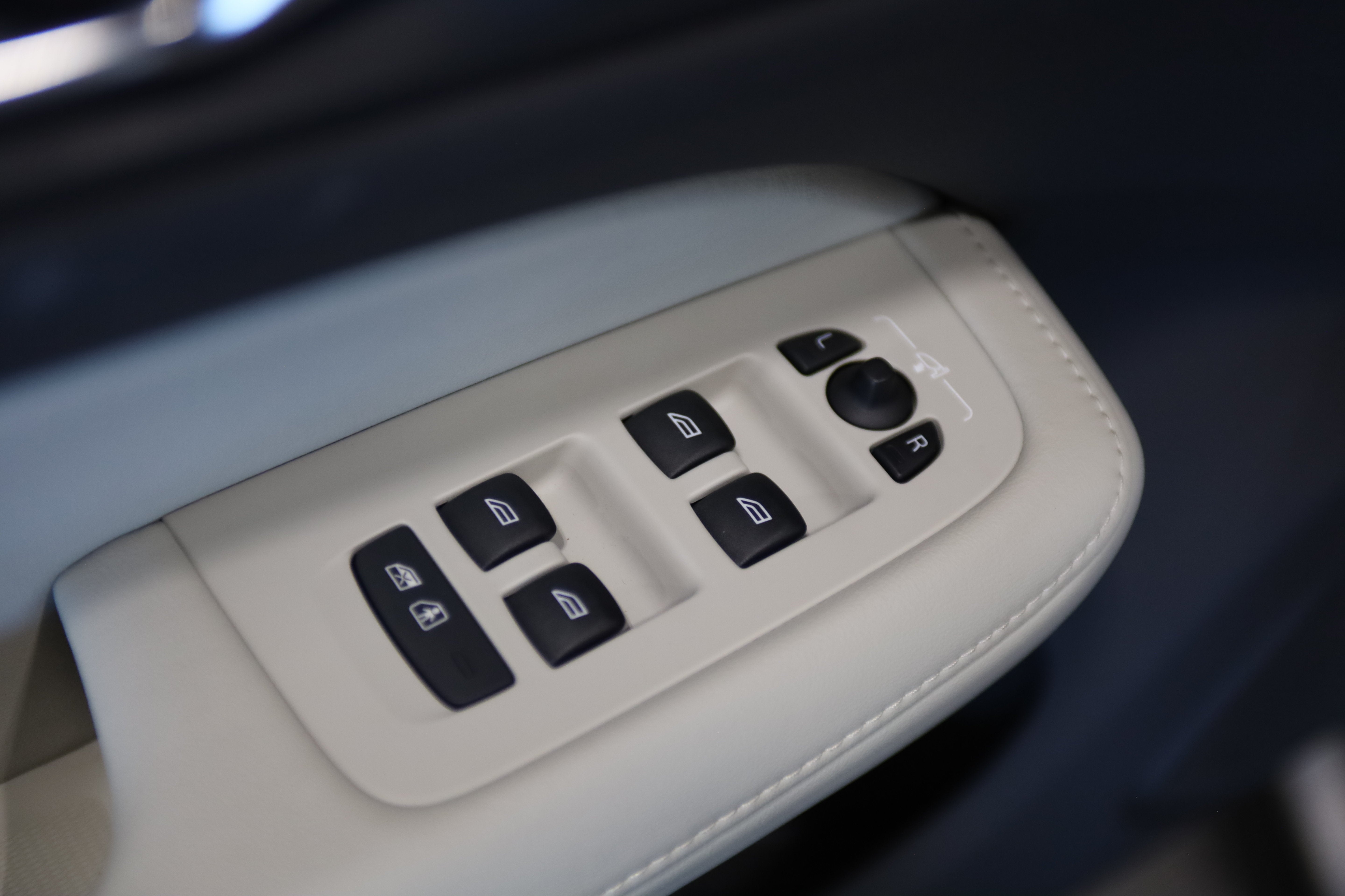 2025 Volvo V60 Cross Country Ultra