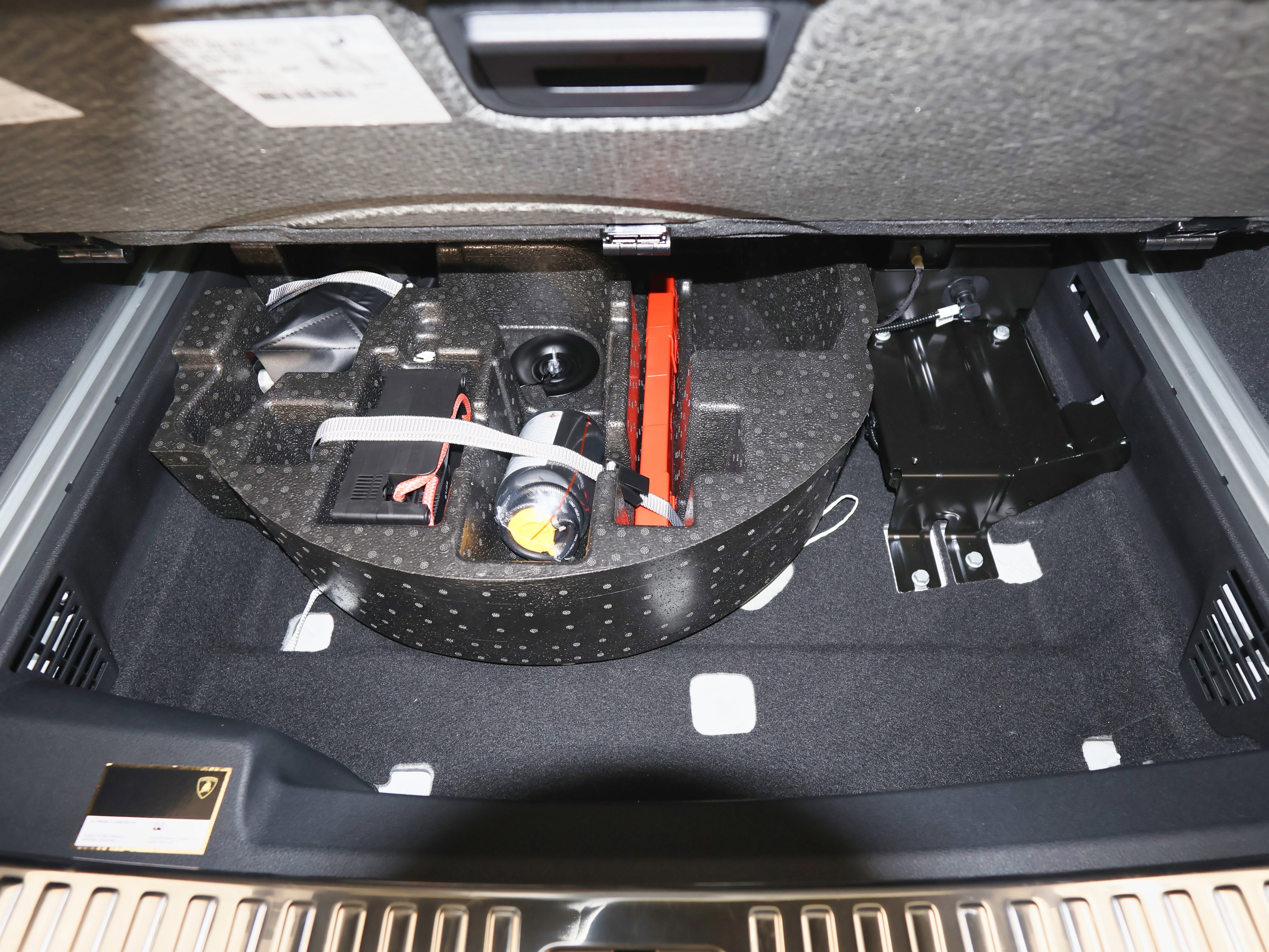 2022 Lamborghini Urus AWD