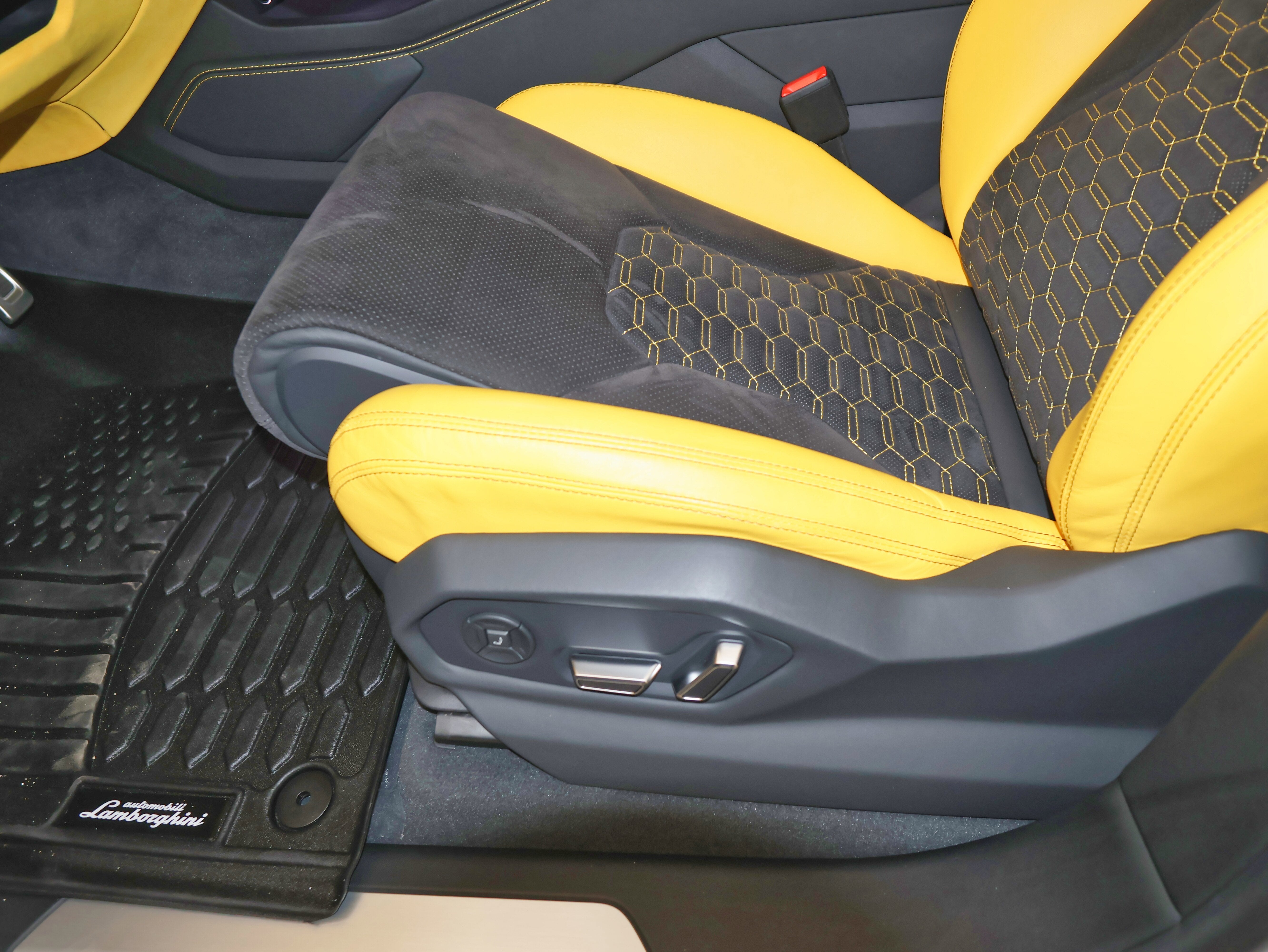 2022 Lamborghini Urus AWD