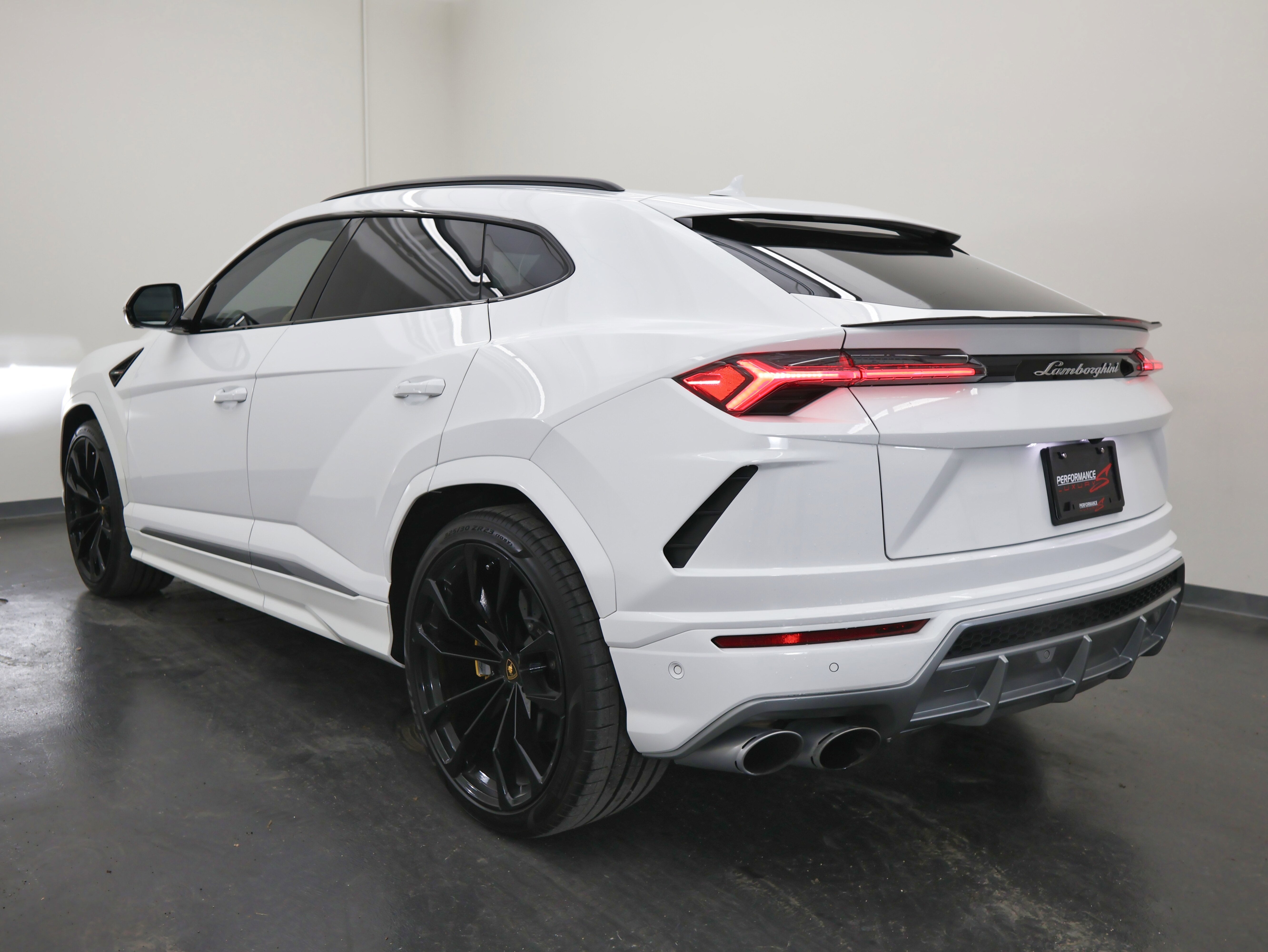 2022 Lamborghini Urus AWD