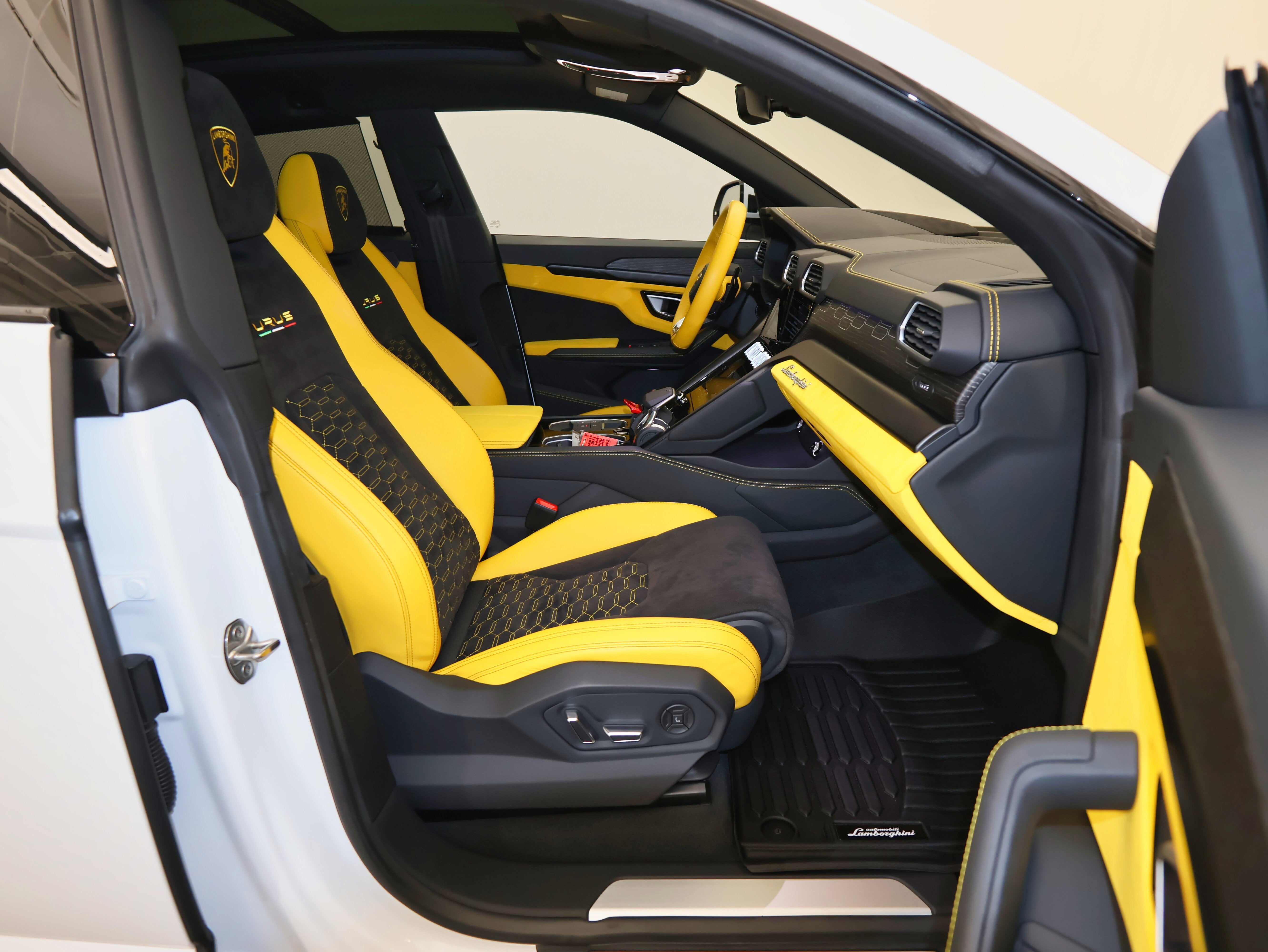 2022 Lamborghini Urus AWD