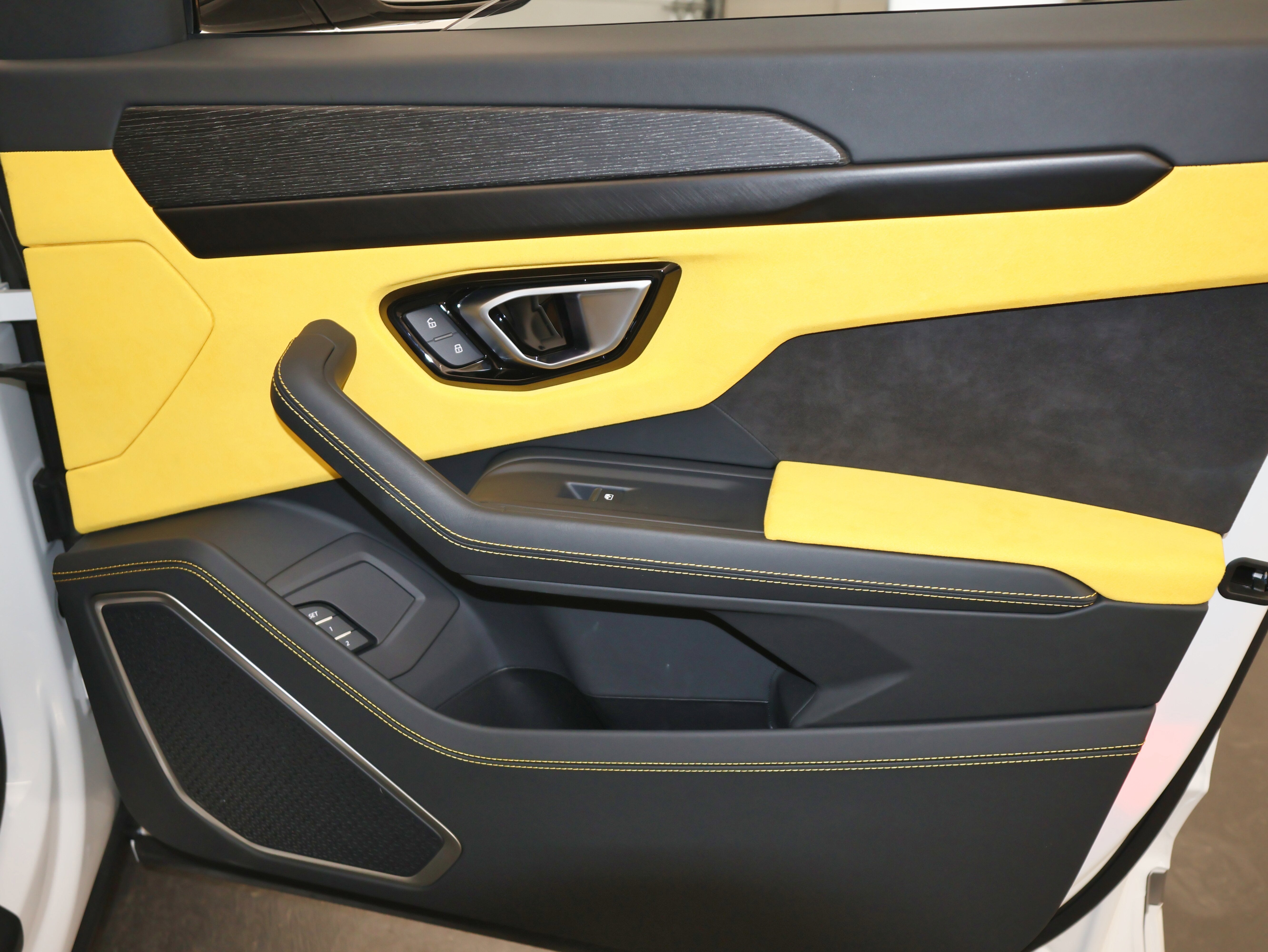 2022 Lamborghini Urus AWD