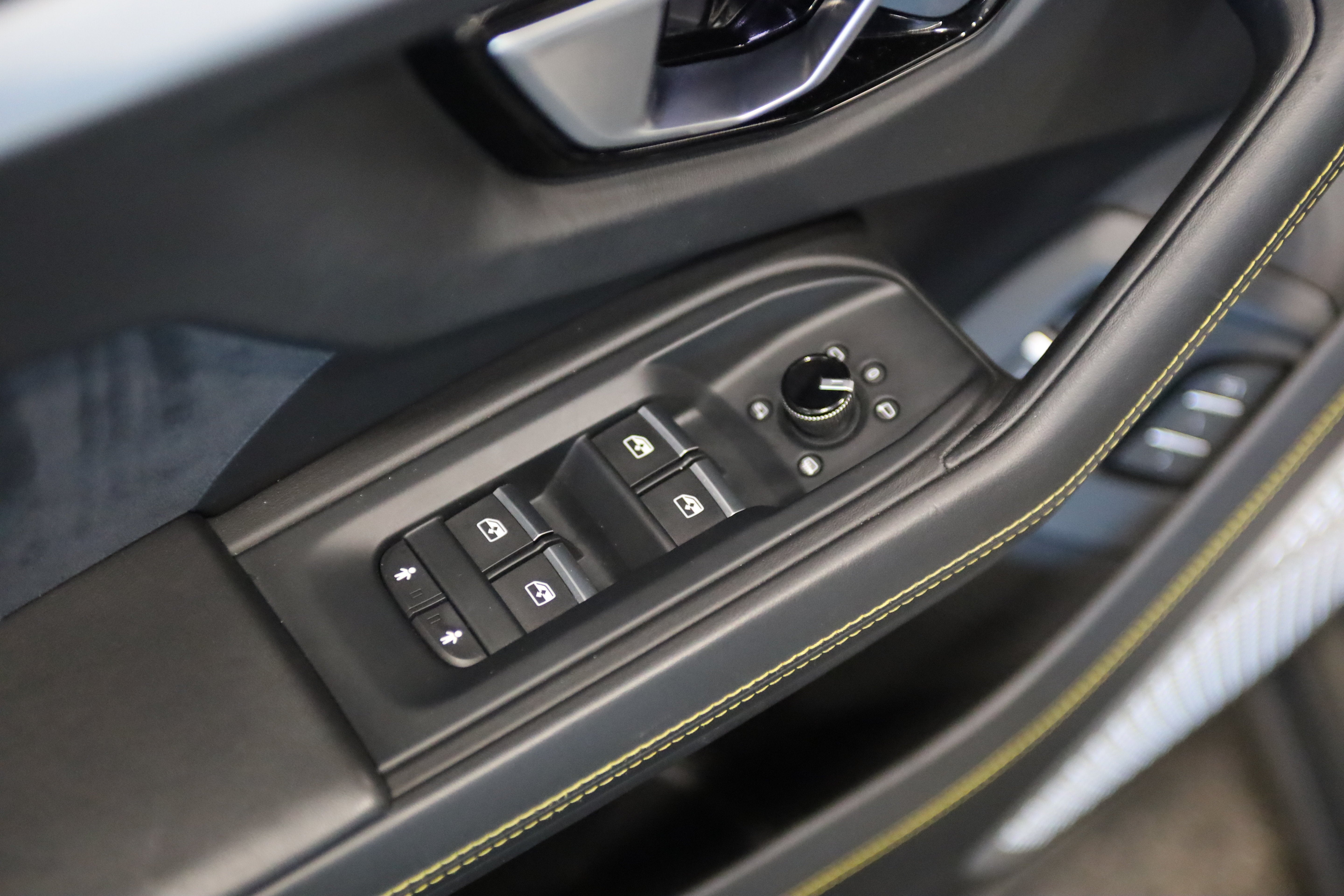 2019 Lamborghini Urus Base