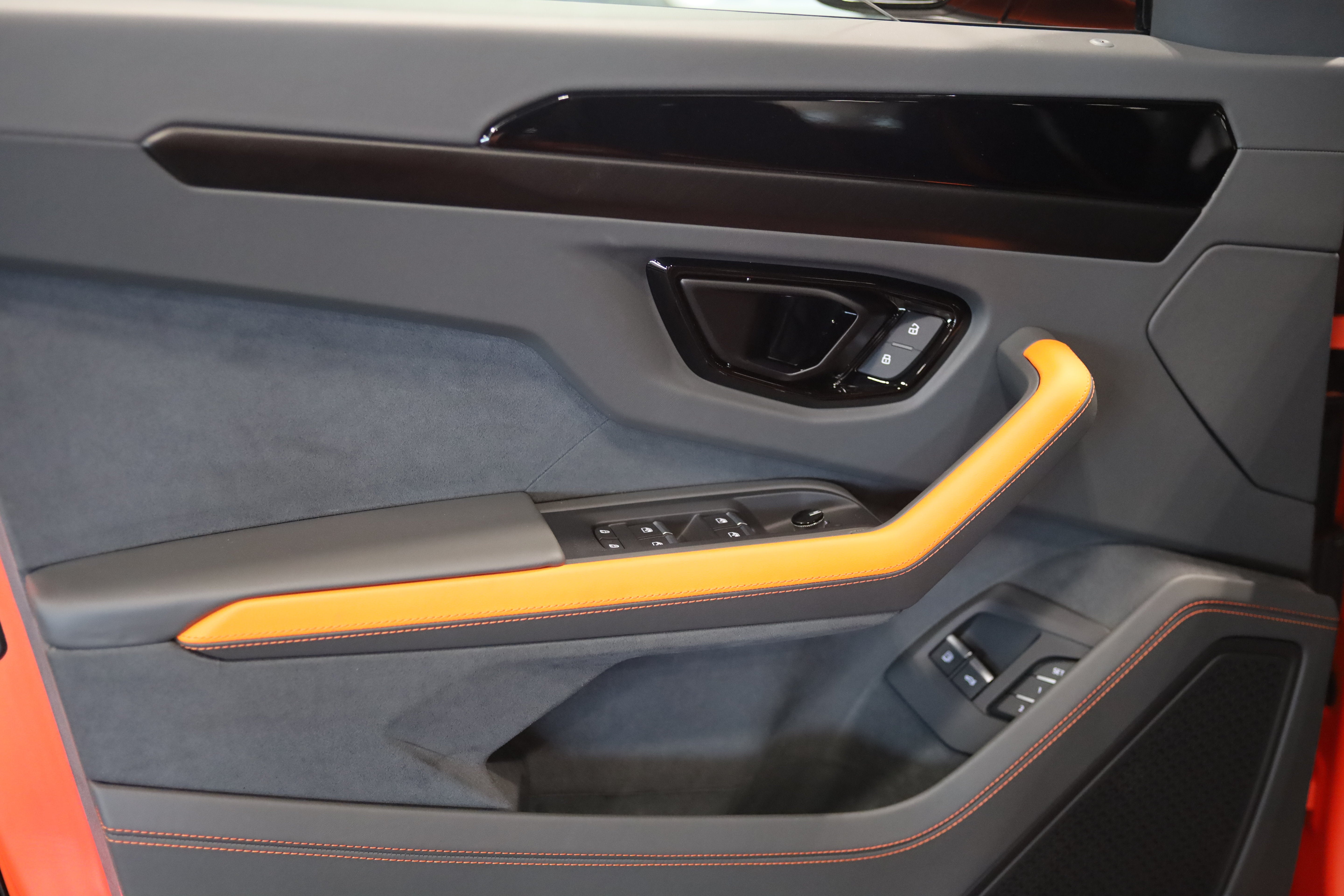 2025 Lamborghini Urus SE