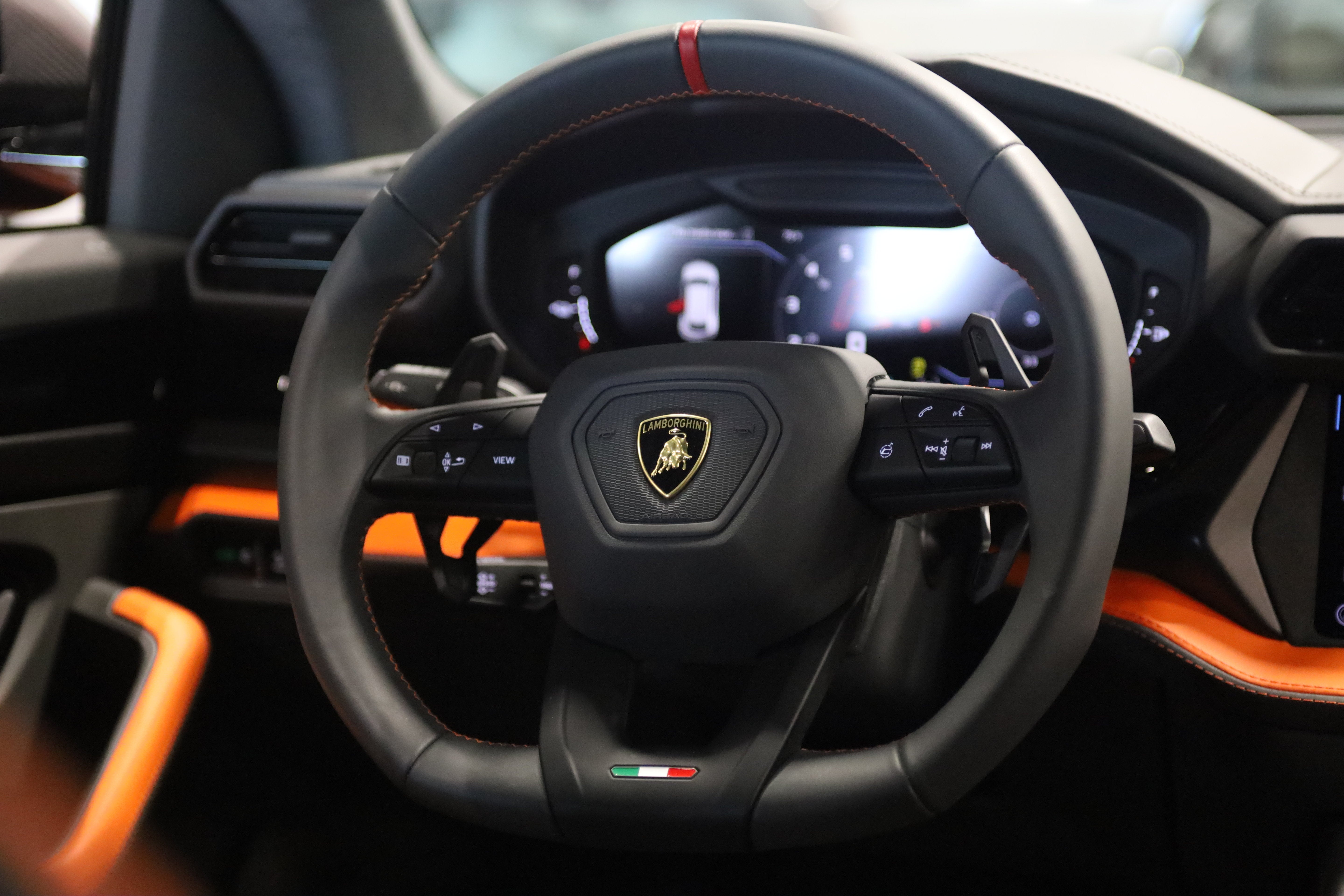 2025 Lamborghini Urus SE