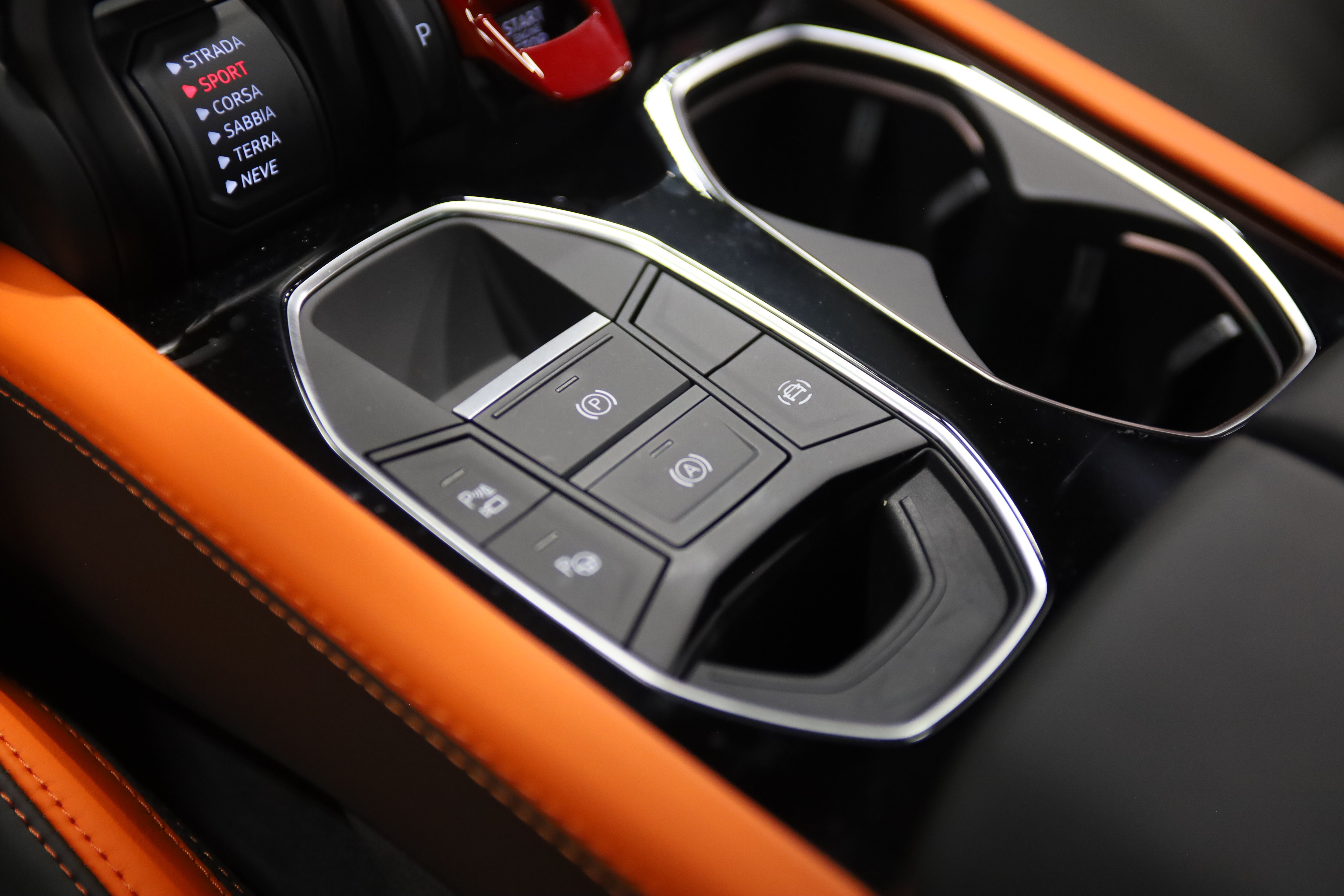 2025 Lamborghini Urus SE
