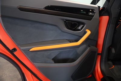 2025 Lamborghini Urus SE