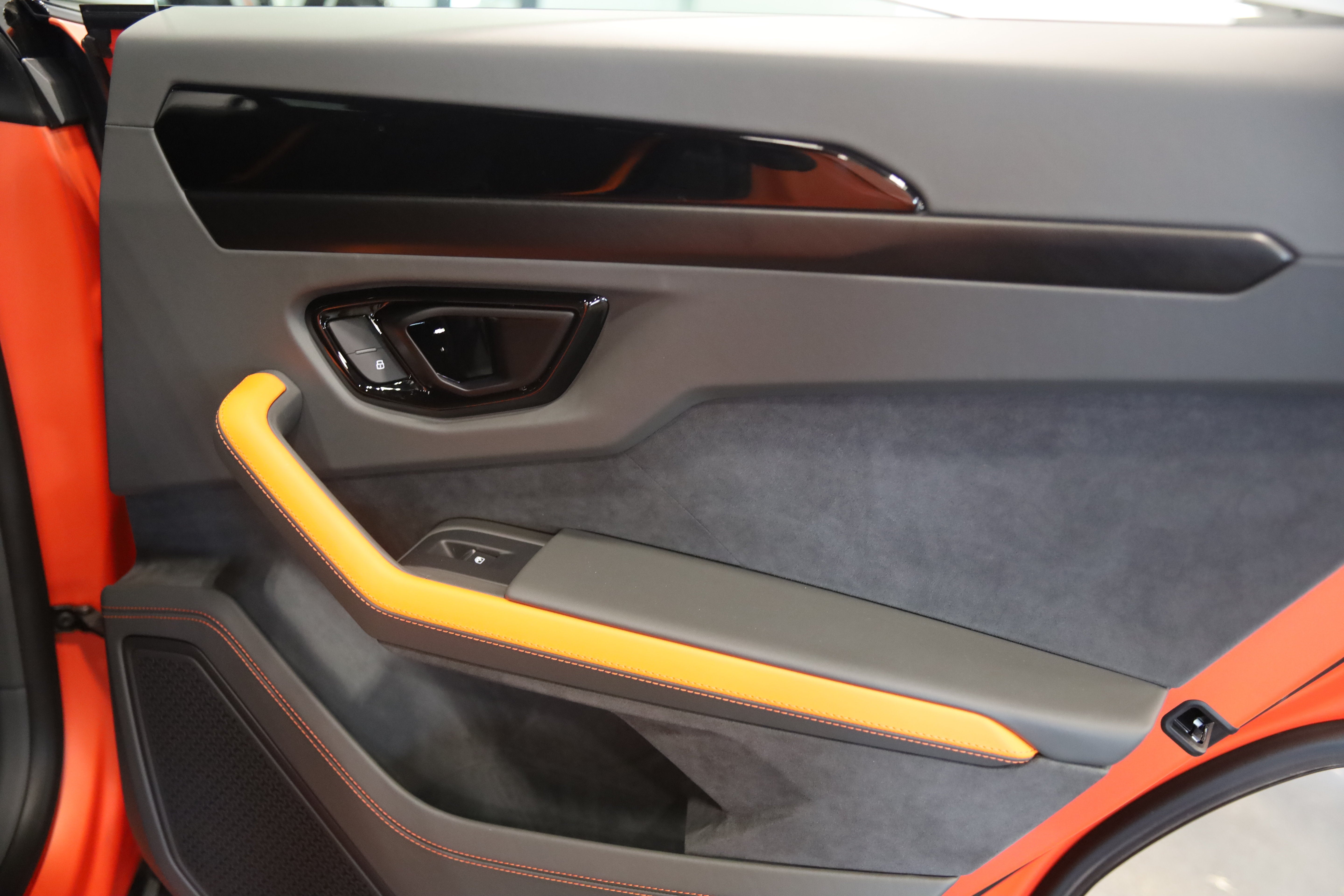 2025 Lamborghini Urus SE