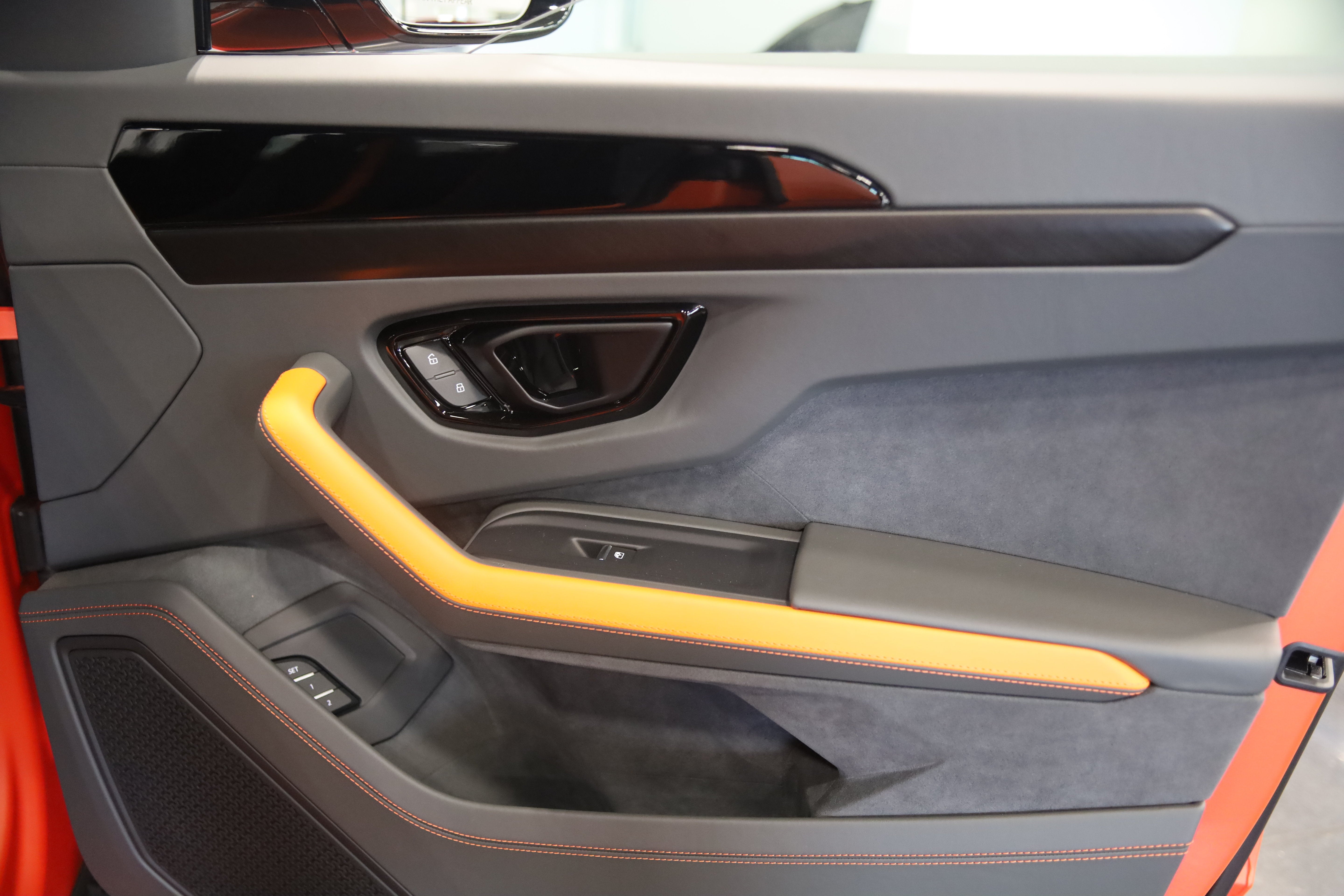 2025 Lamborghini Urus SE