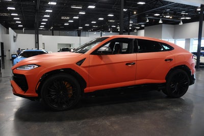 2025 Lamborghini Urus SE