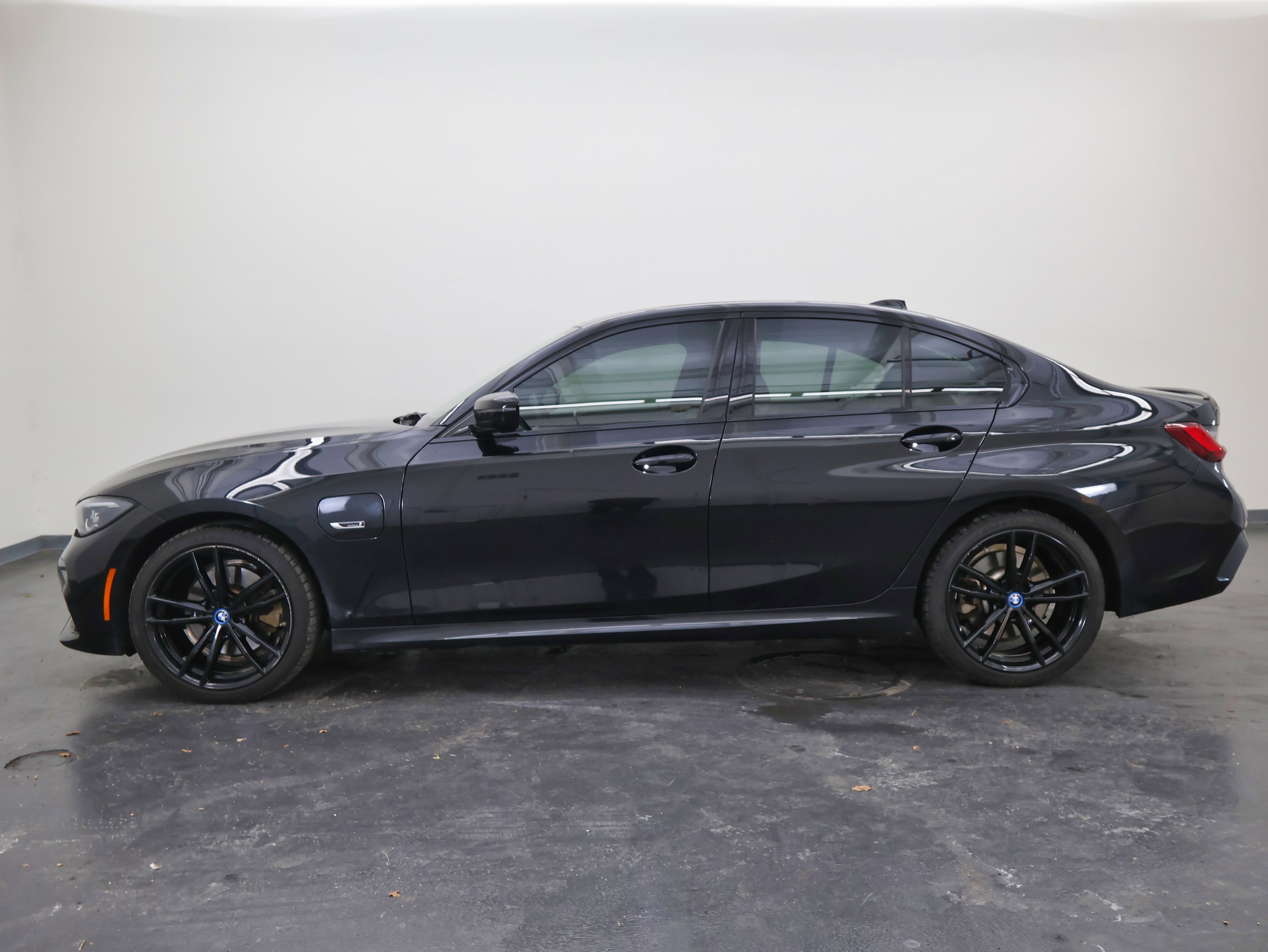 2022 BMW 3 Series 330e xDrive
