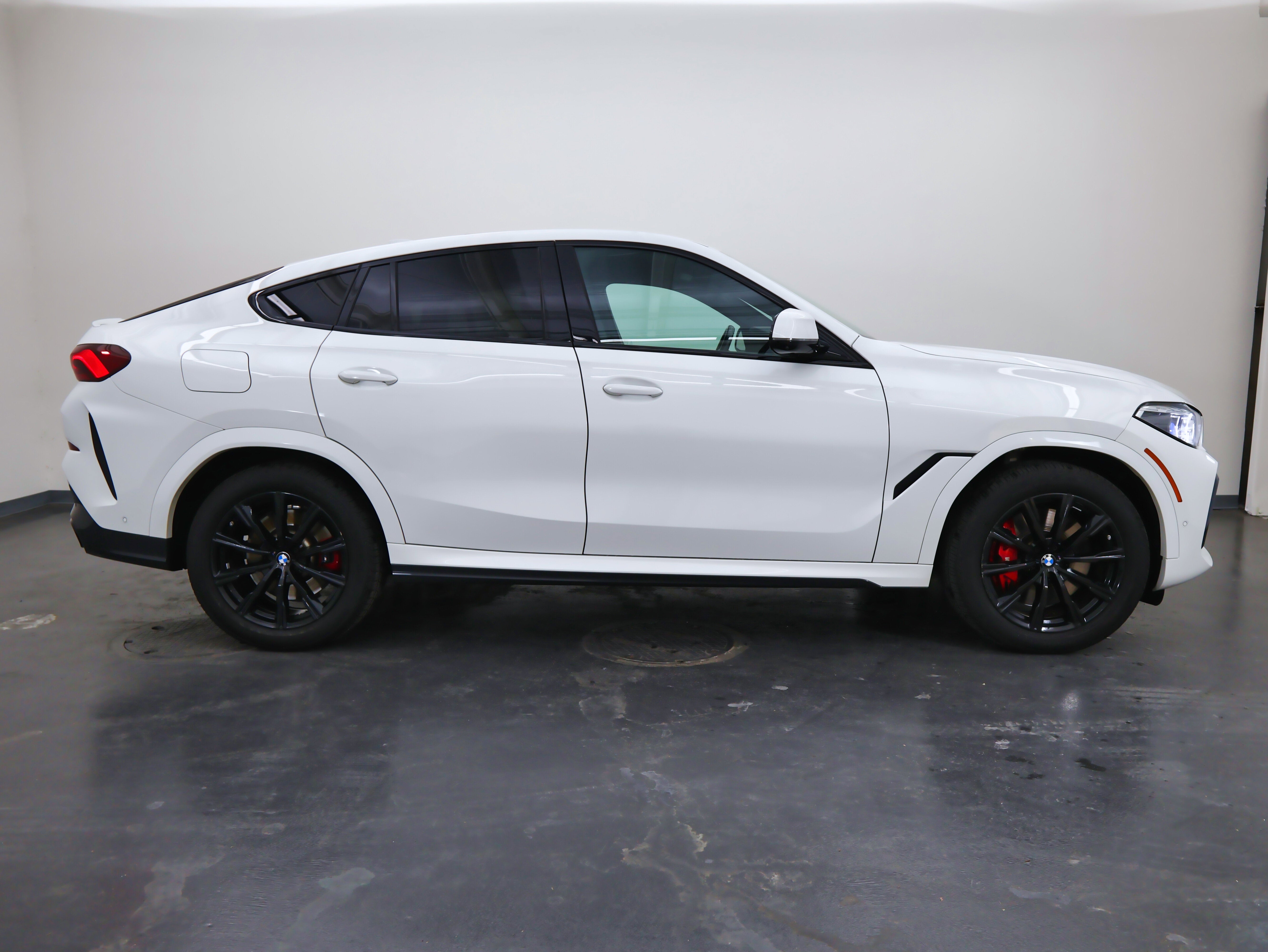 2023 BMW X6 M50i