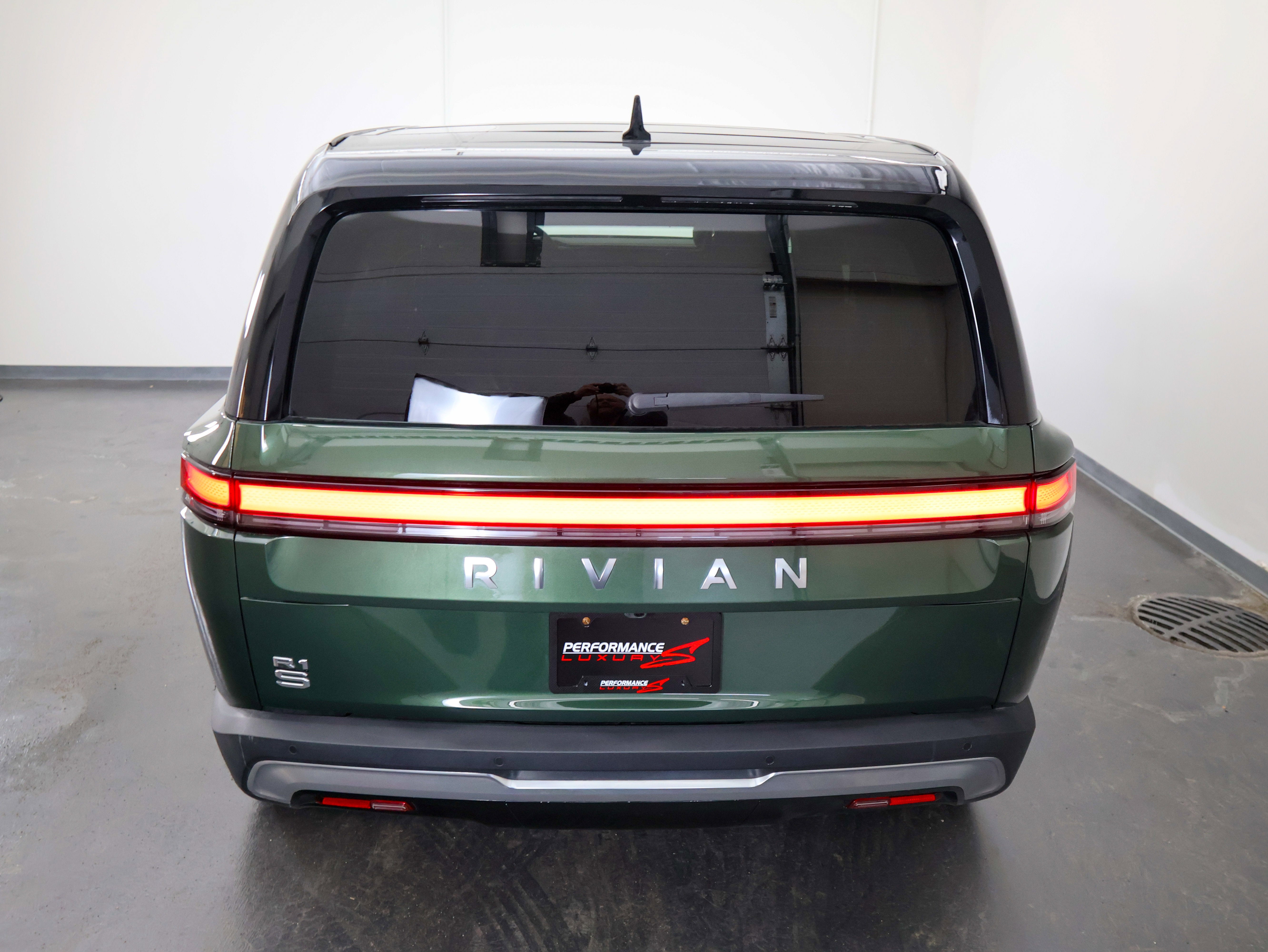 2025 Rivian R1S Adventure