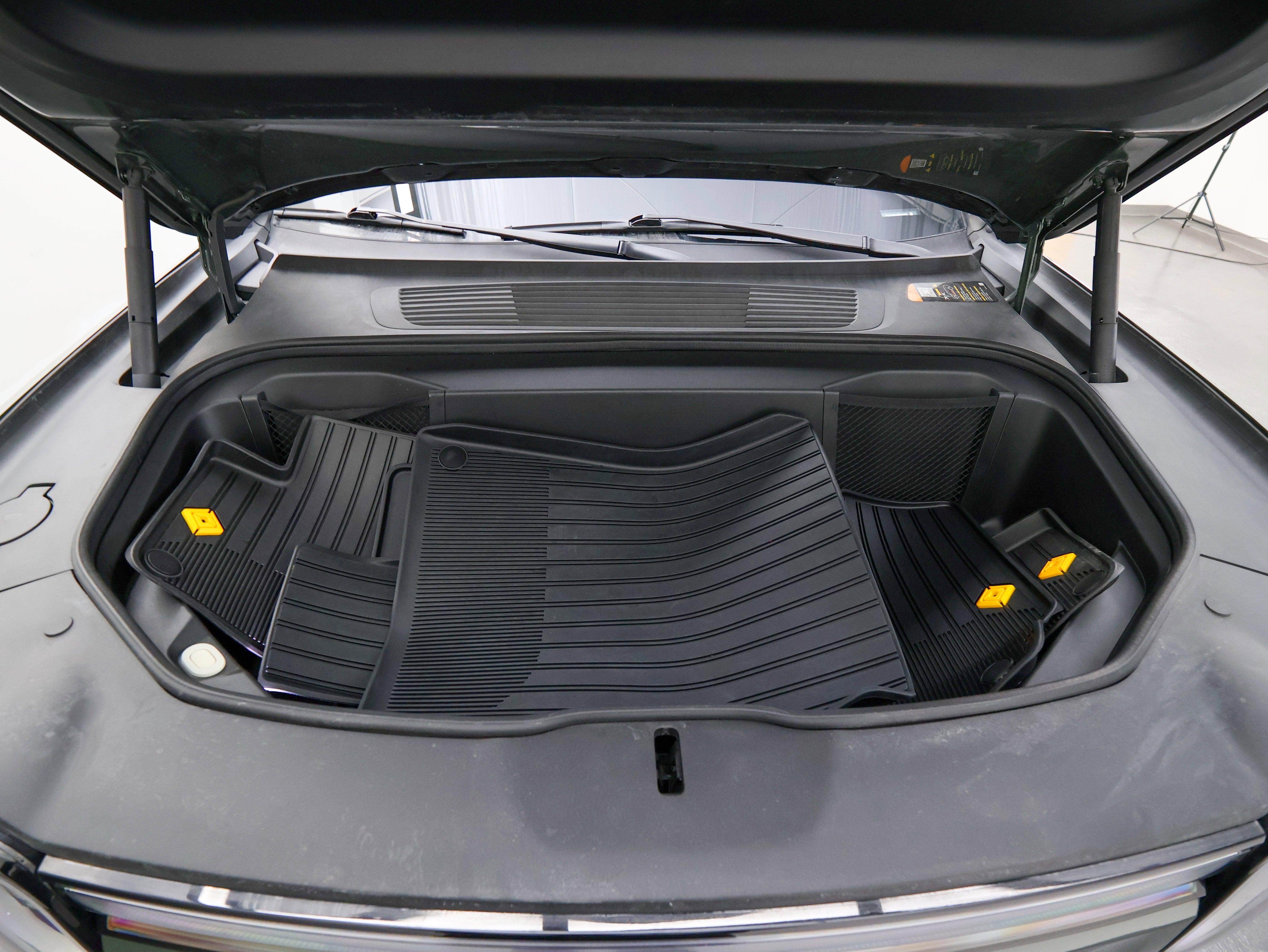 2025 Rivian R1S Adventure