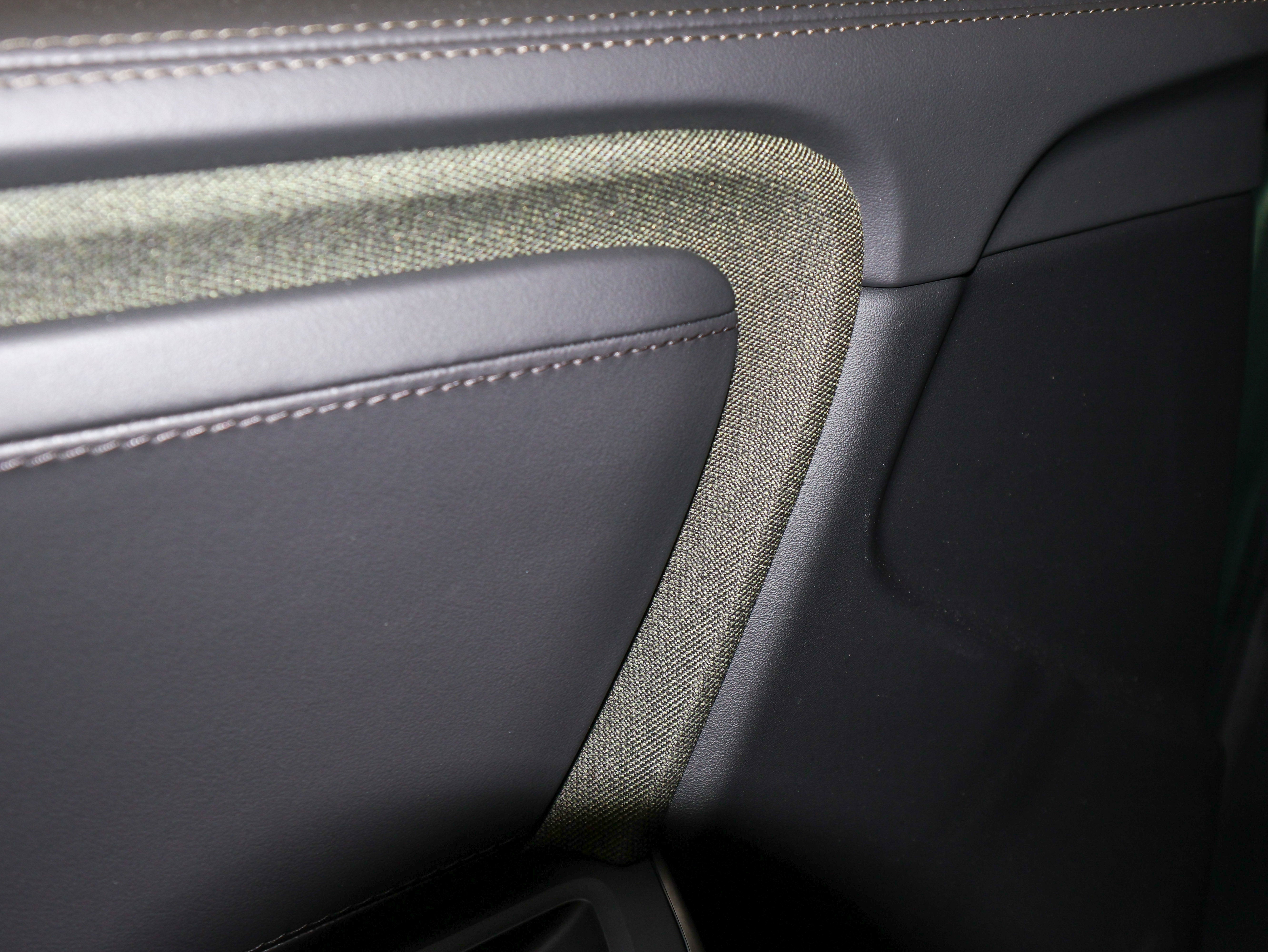 2025 Rivian R1S Adventure