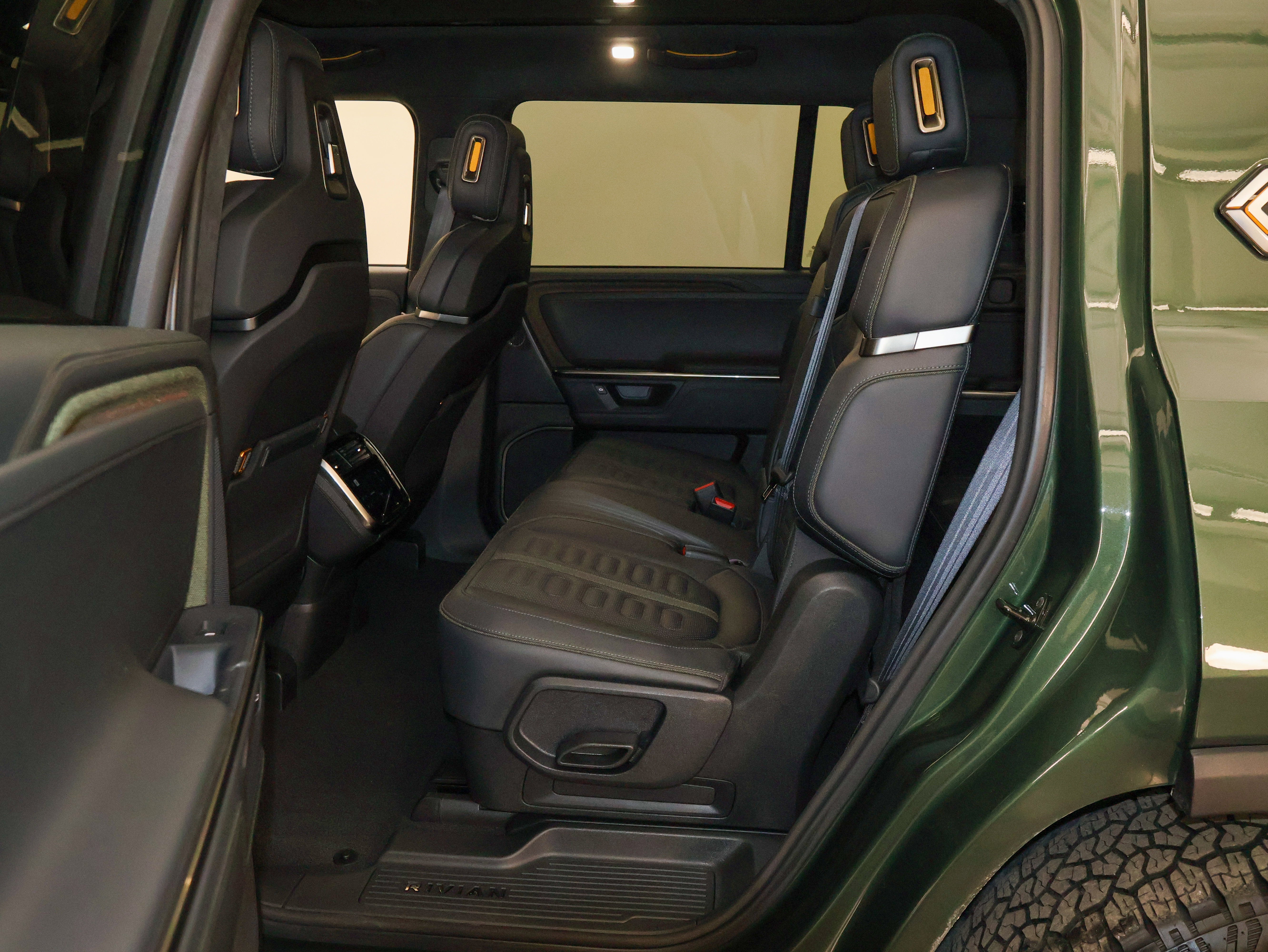 2025 Rivian R1S Adventure