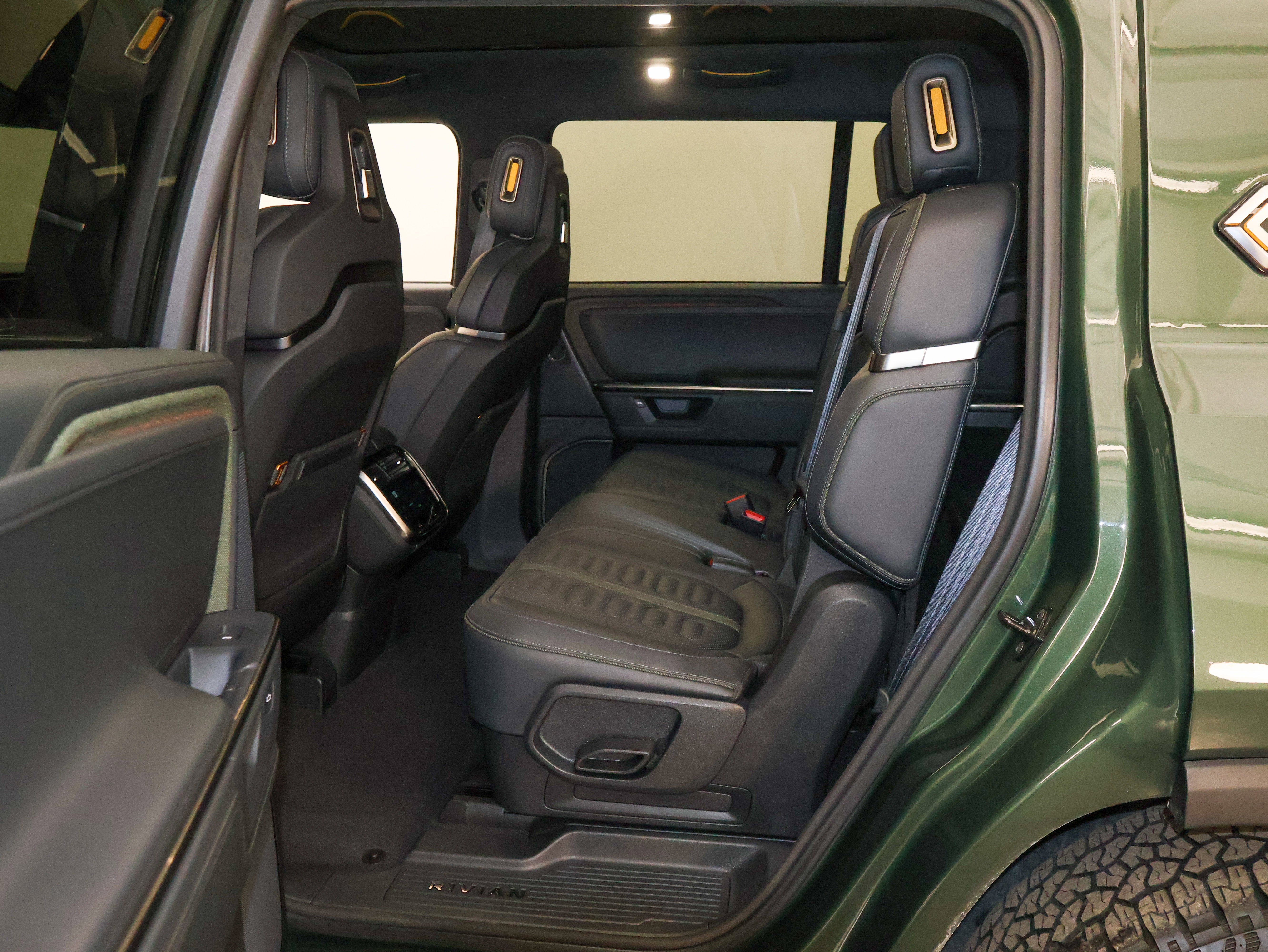 2025 Rivian R1S Adventure