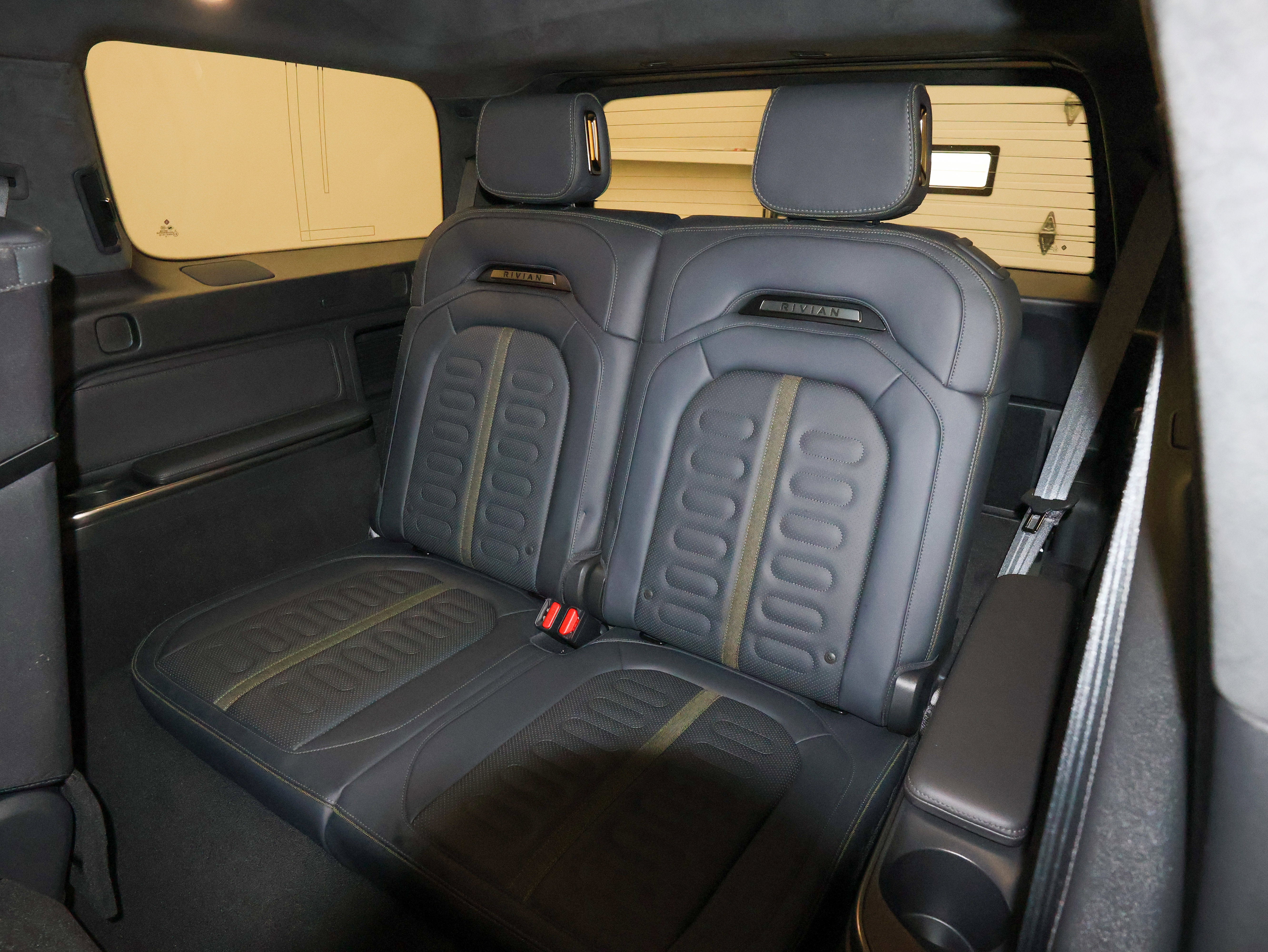 2025 Rivian R1S Adventure