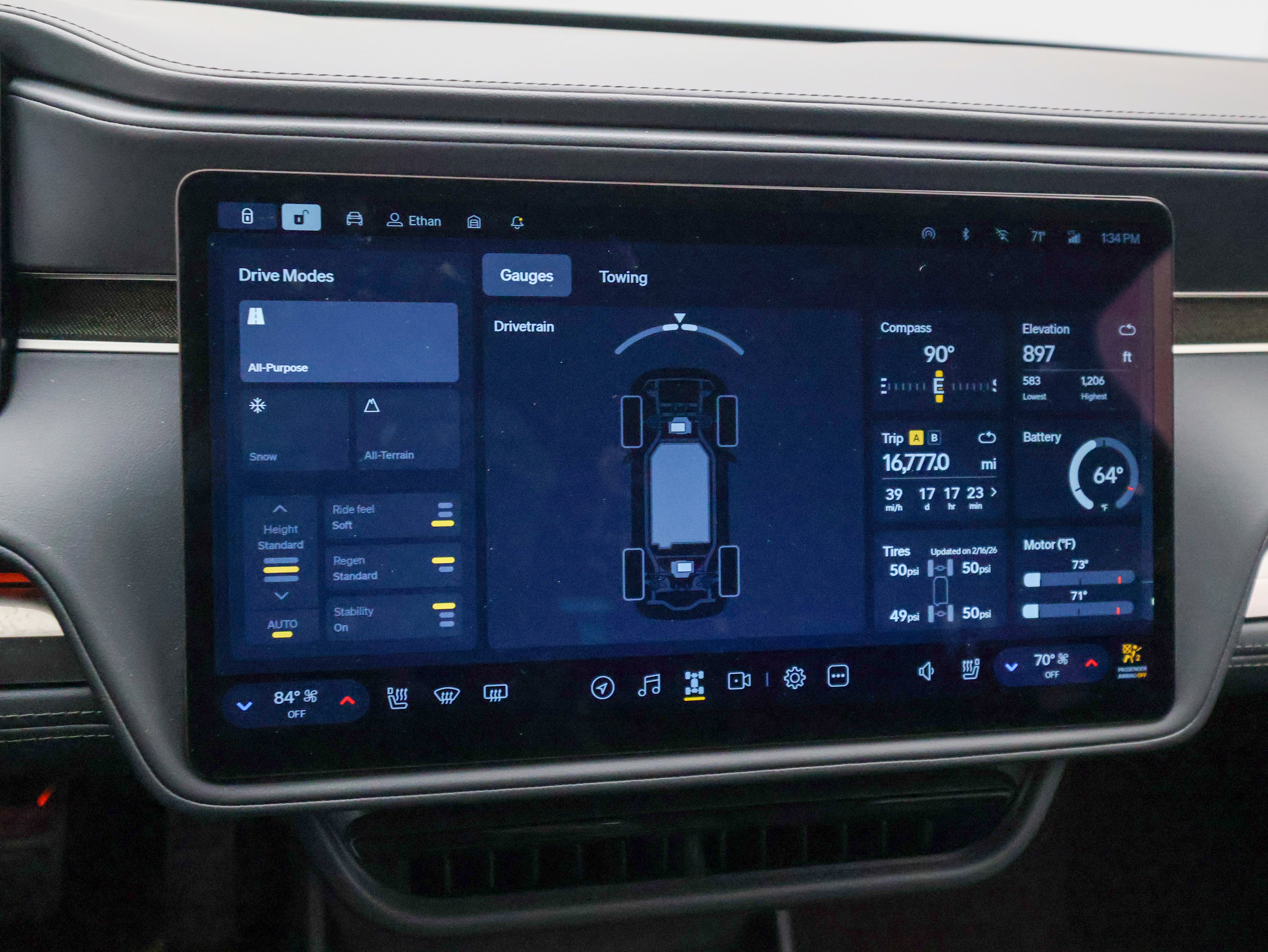 2025 Rivian R1S Adventure