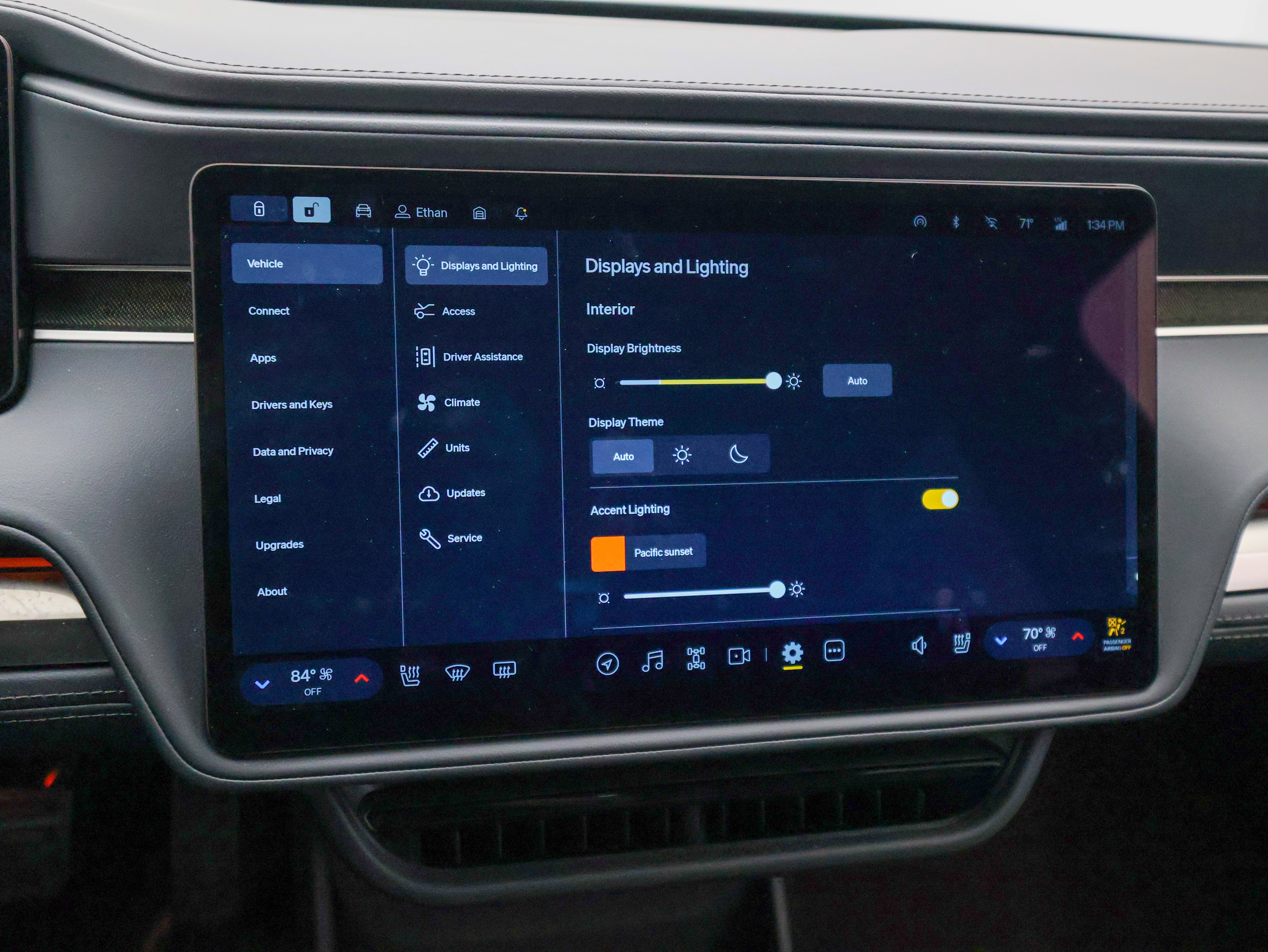 2025 Rivian R1S Adventure
