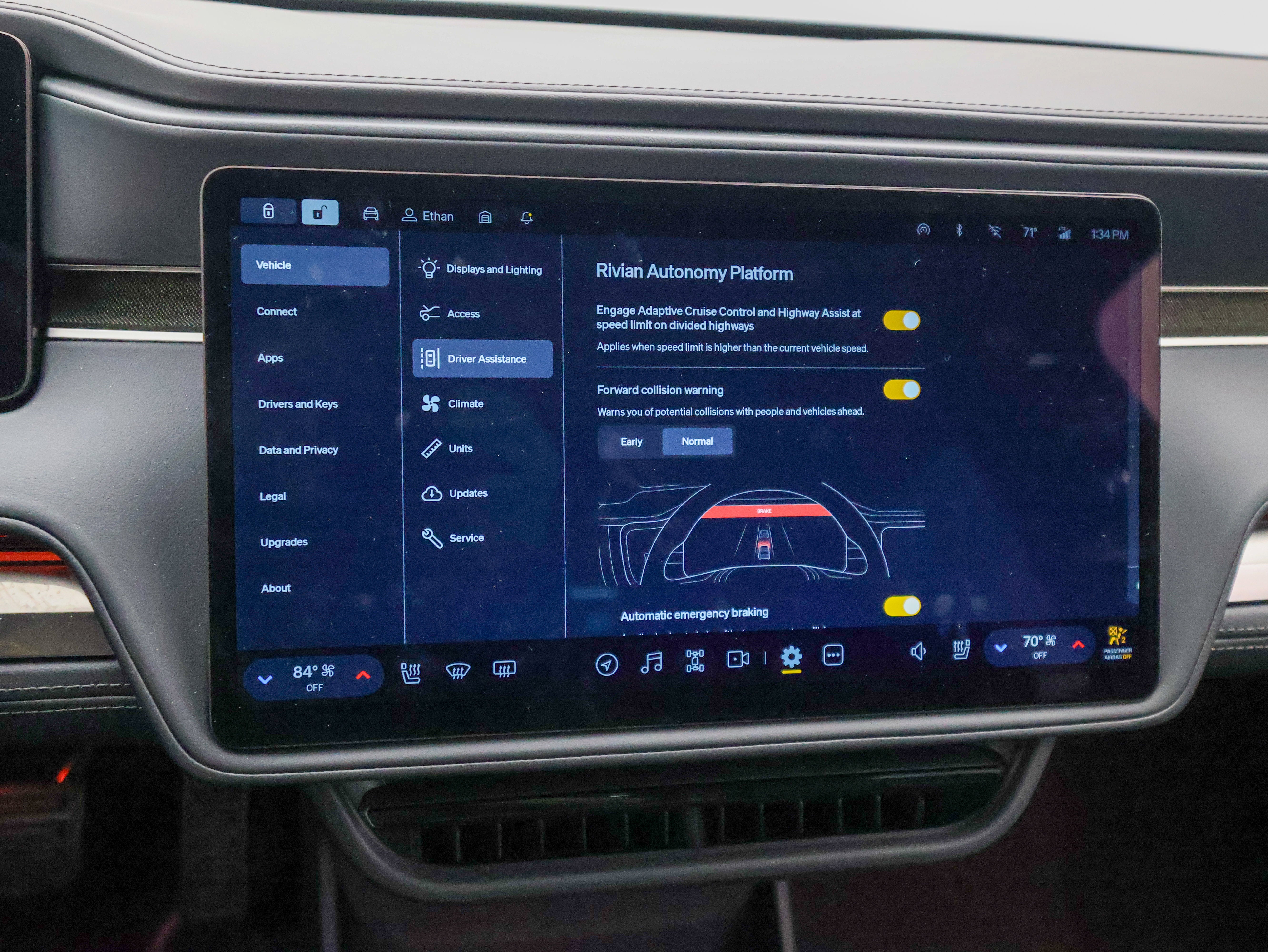 2025 Rivian R1S Adventure