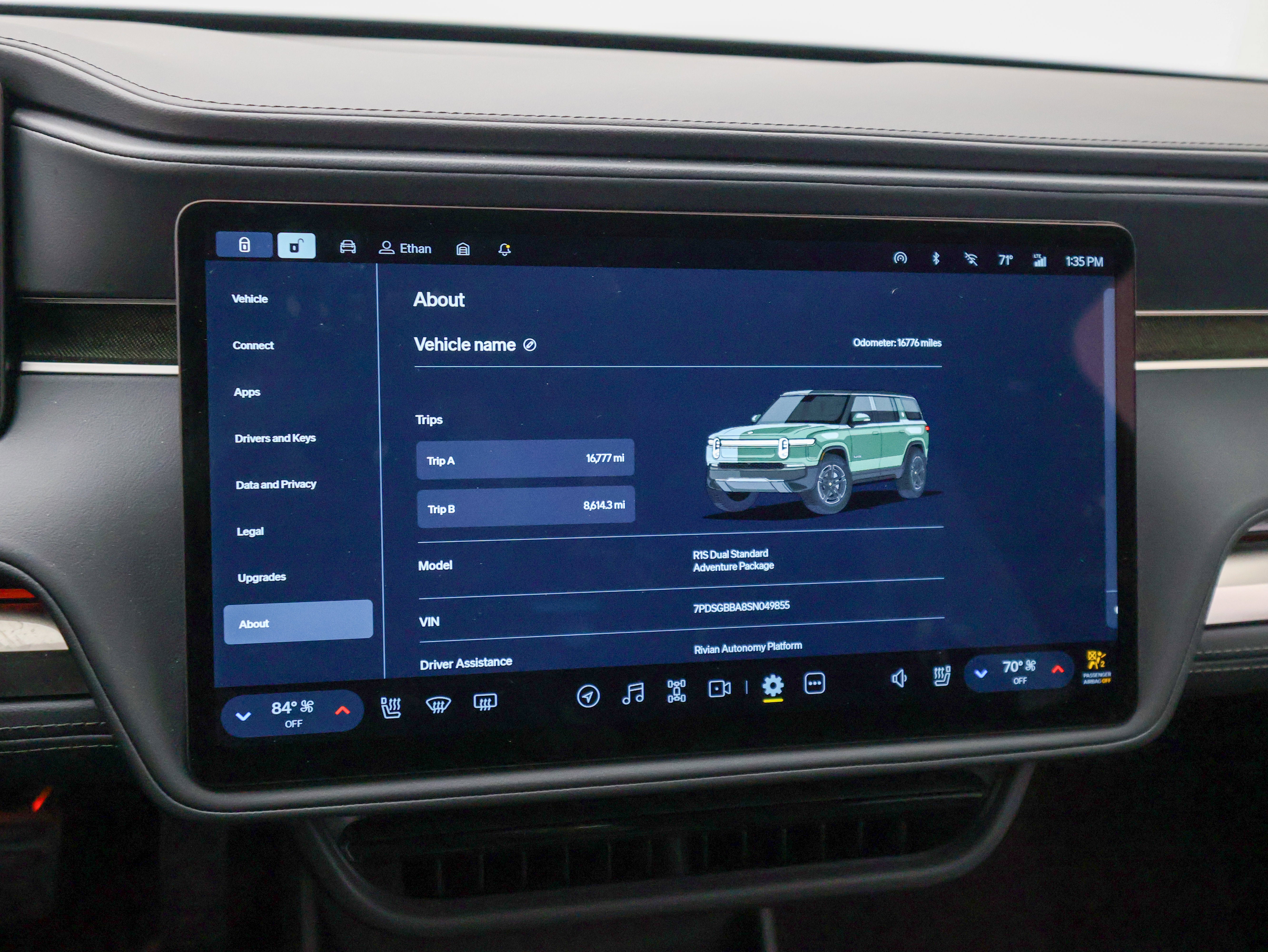 2025 Rivian R1S Adventure