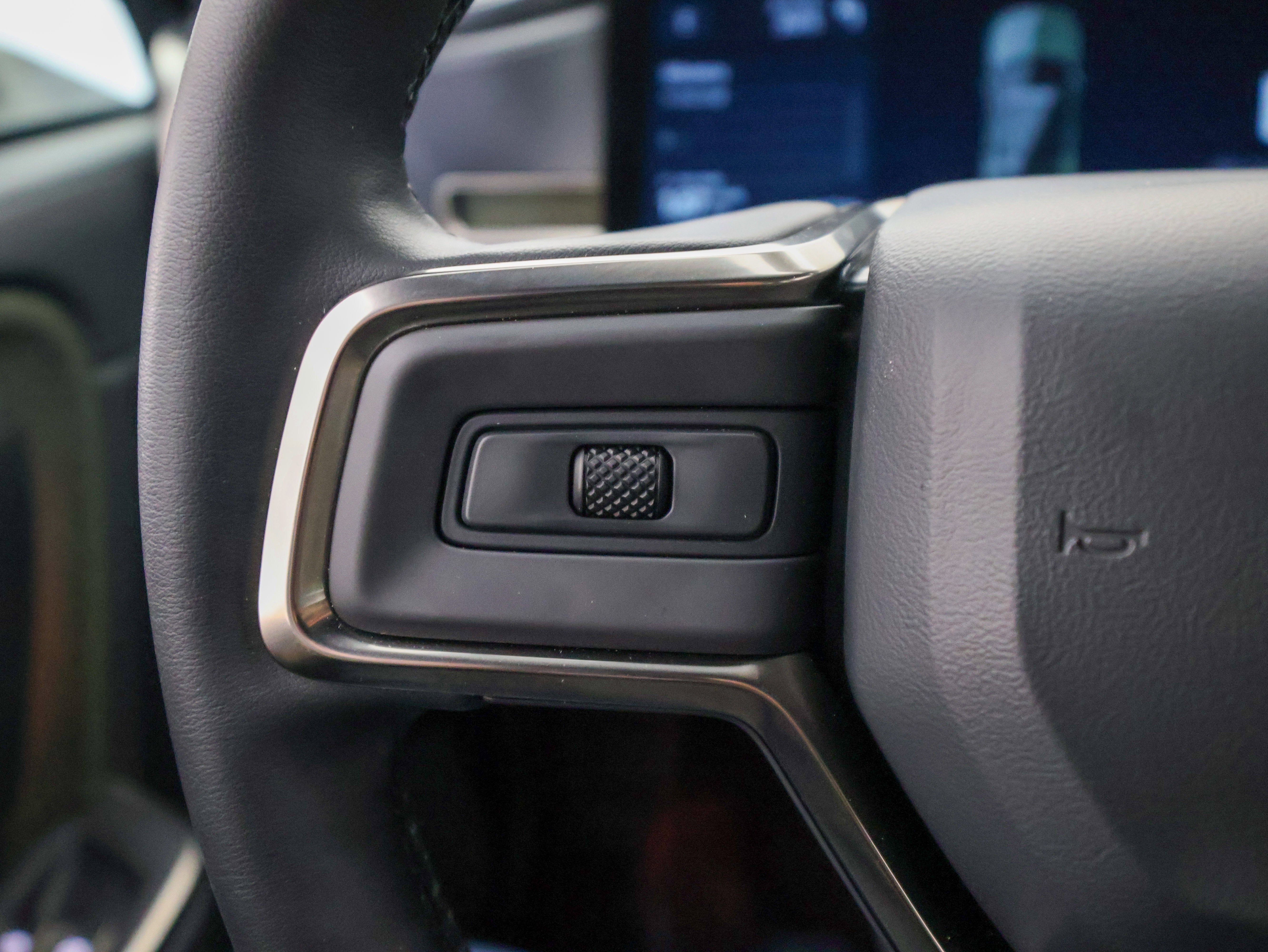 2025 Rivian R1S Adventure